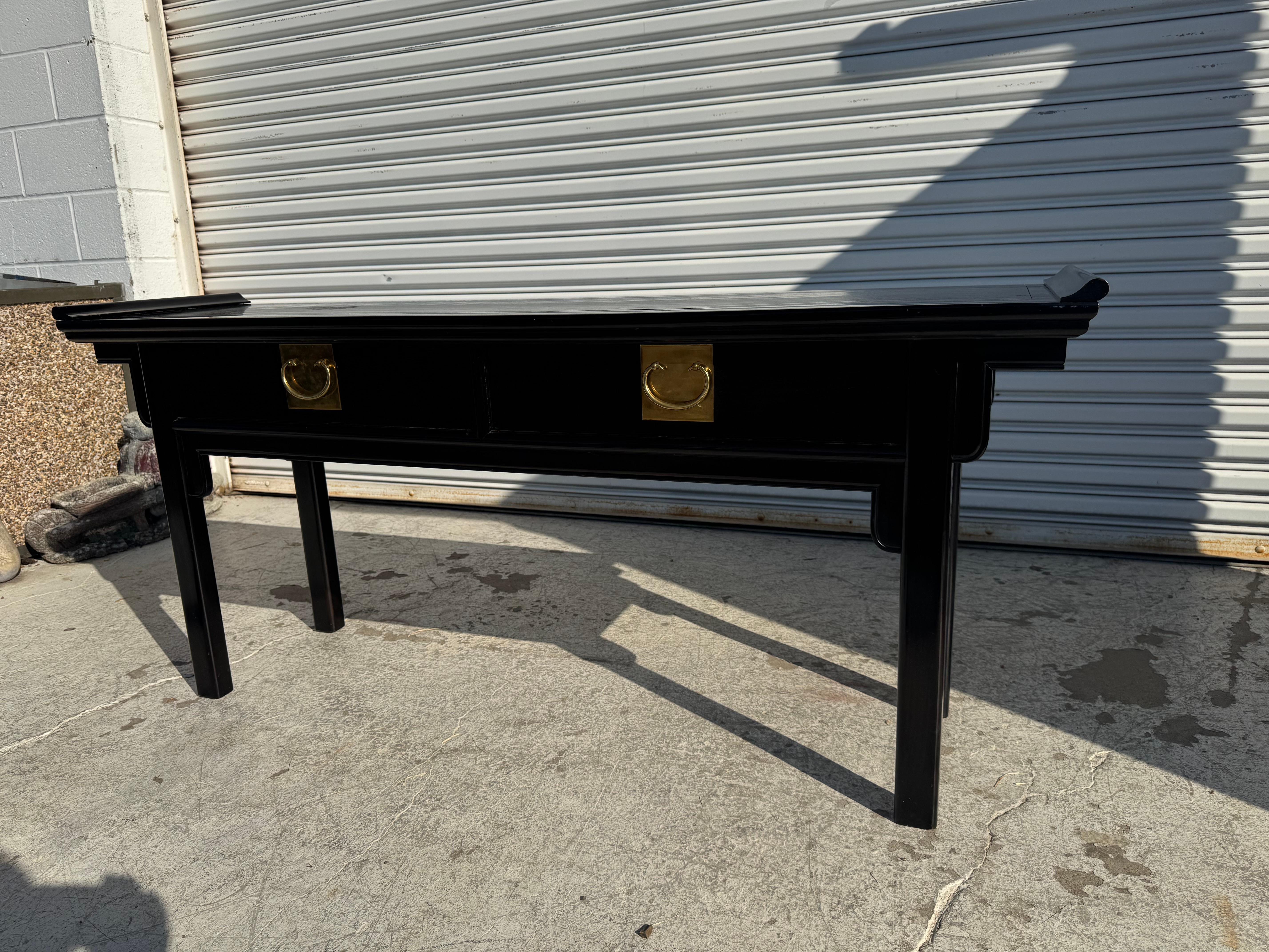 Century Furniture Black Lacquer and Brass Ming Style Console In Good Condition For Sale In Pasadena, TX