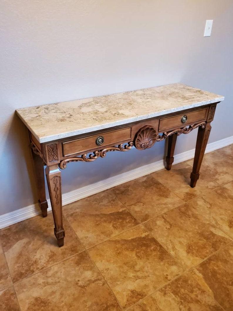 An absolutely stunning American marble top console table by Century Furniture, Hickory, North Carolina. Boasts a substantial 1.25