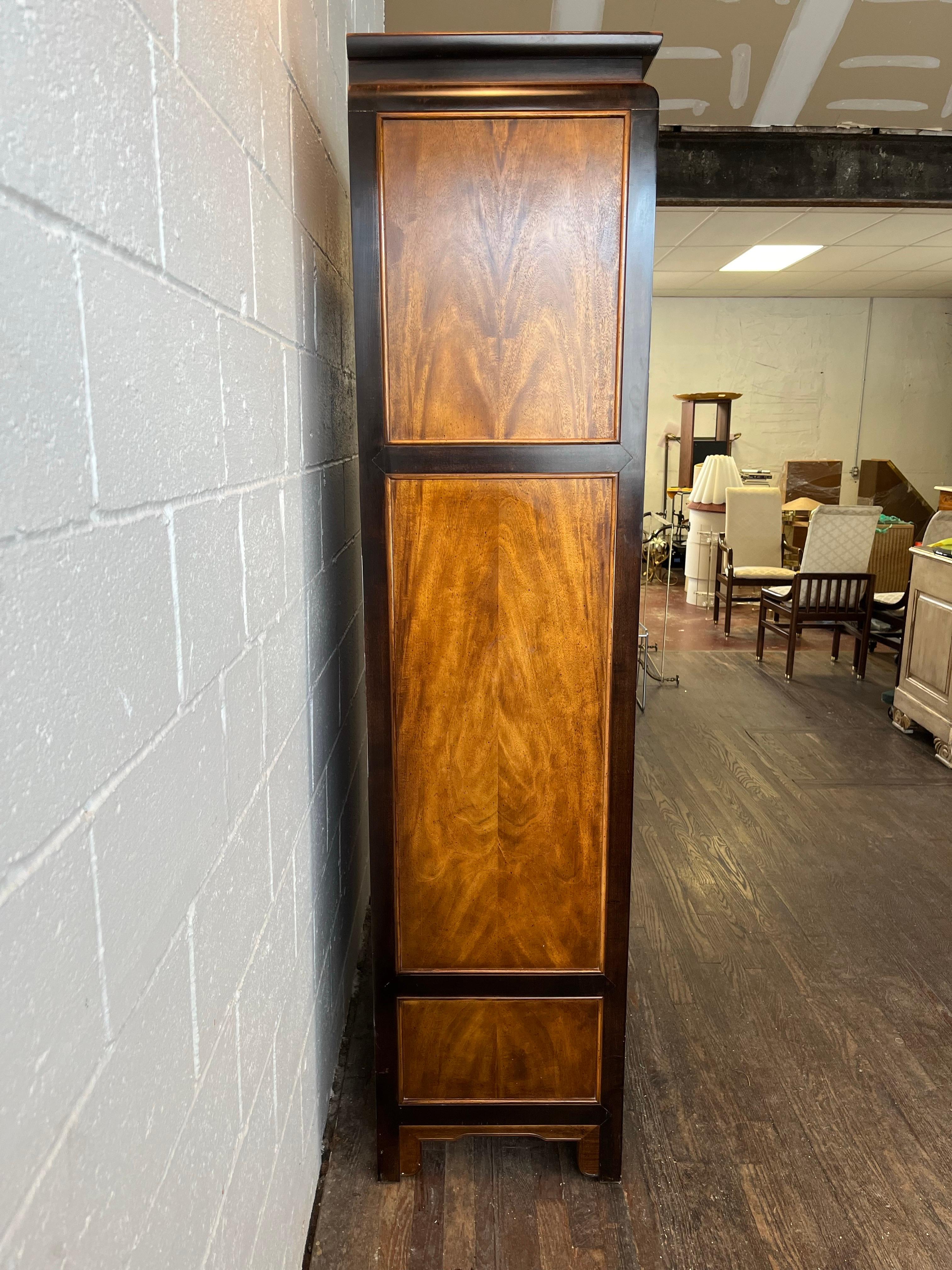 Century Furniture Armoire Chin Hua Arcón de caballero Estadounidense en venta
