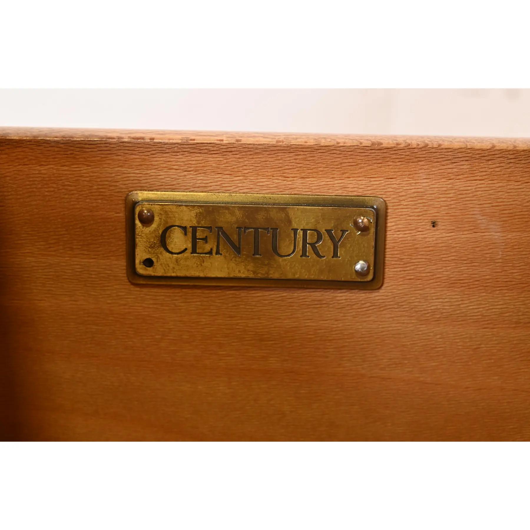Century Furniture Chippendale Cassettiera o Commode laccata rosa in vendita 3