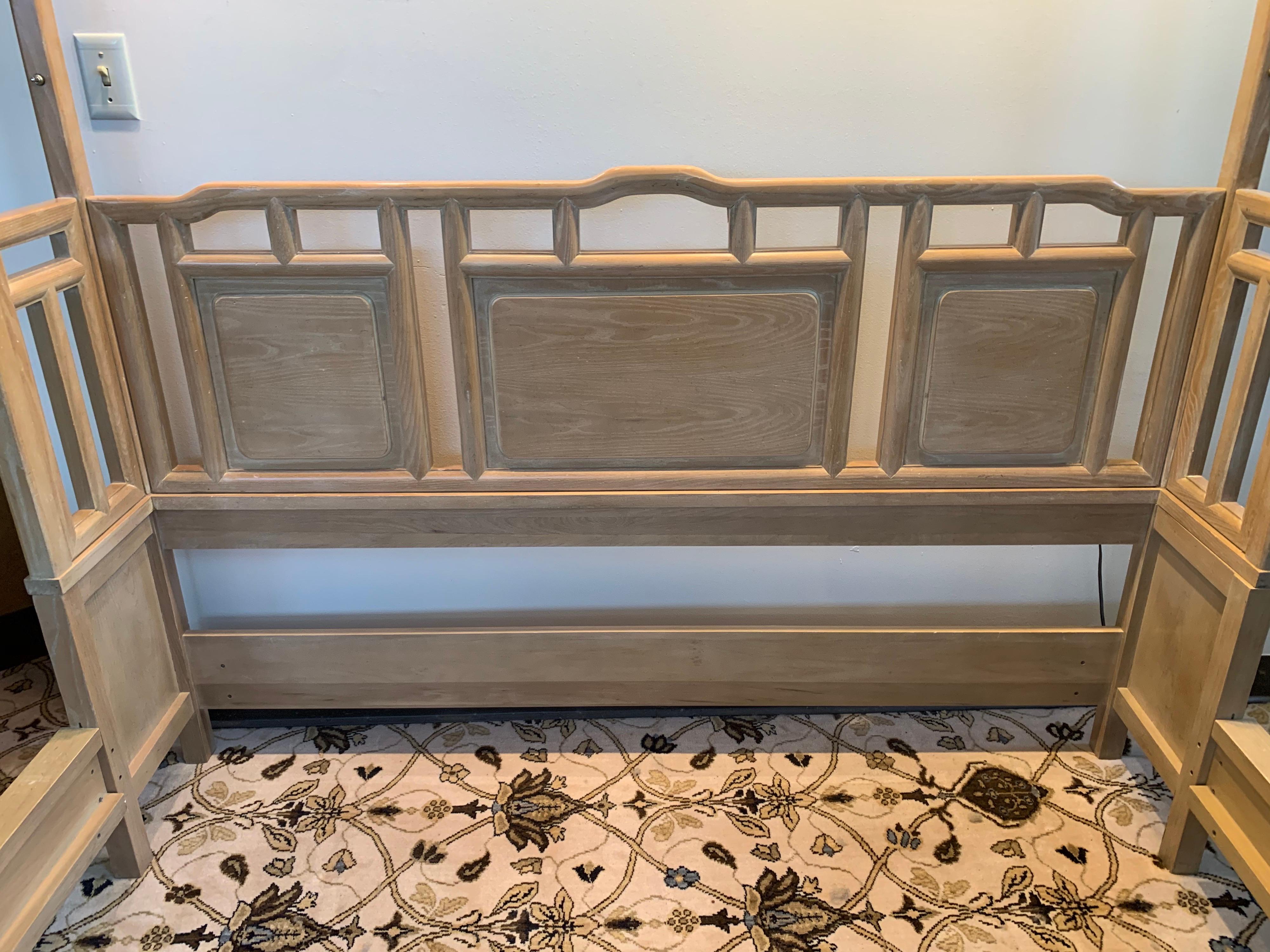 Century Furniture Company Ray Sabota Designed Illuminated Alcove Queen Size Bed  In Good Condition In West Hartford, CT