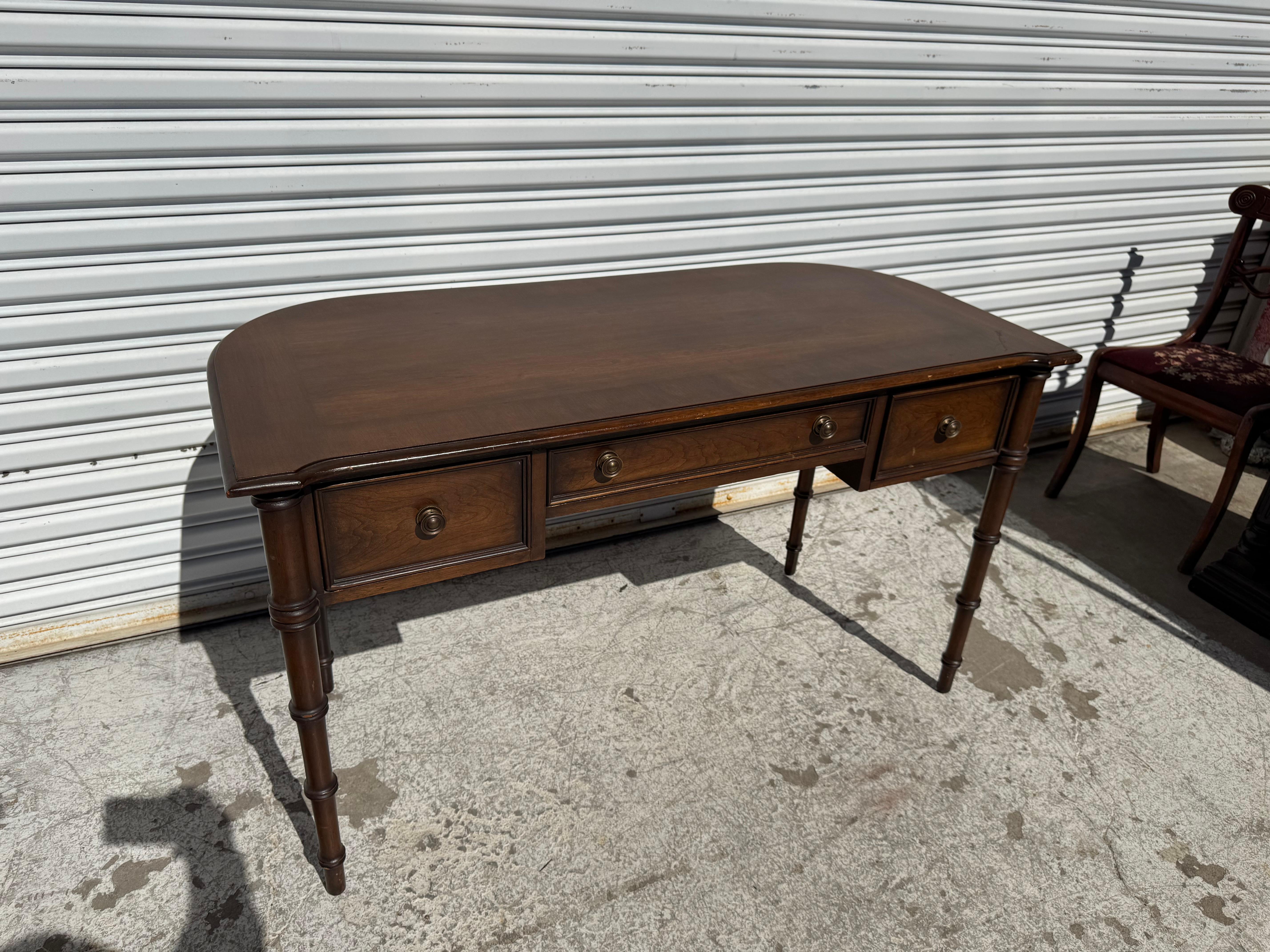 Americano Century Furniture Scrivania in finto bambù Demilune in noce in vendita