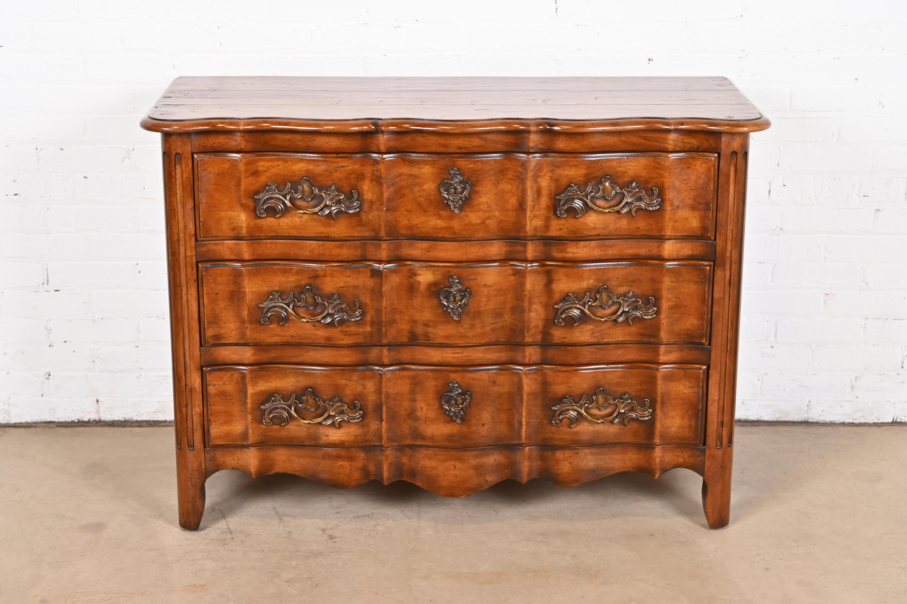 A gorgeous French Provincial Louis XV style scalloped front dresser or chest of drawers

By Century Furniture

USA, Circa 1980s

Carved walnut, with original brass hardware.

Measures: 48