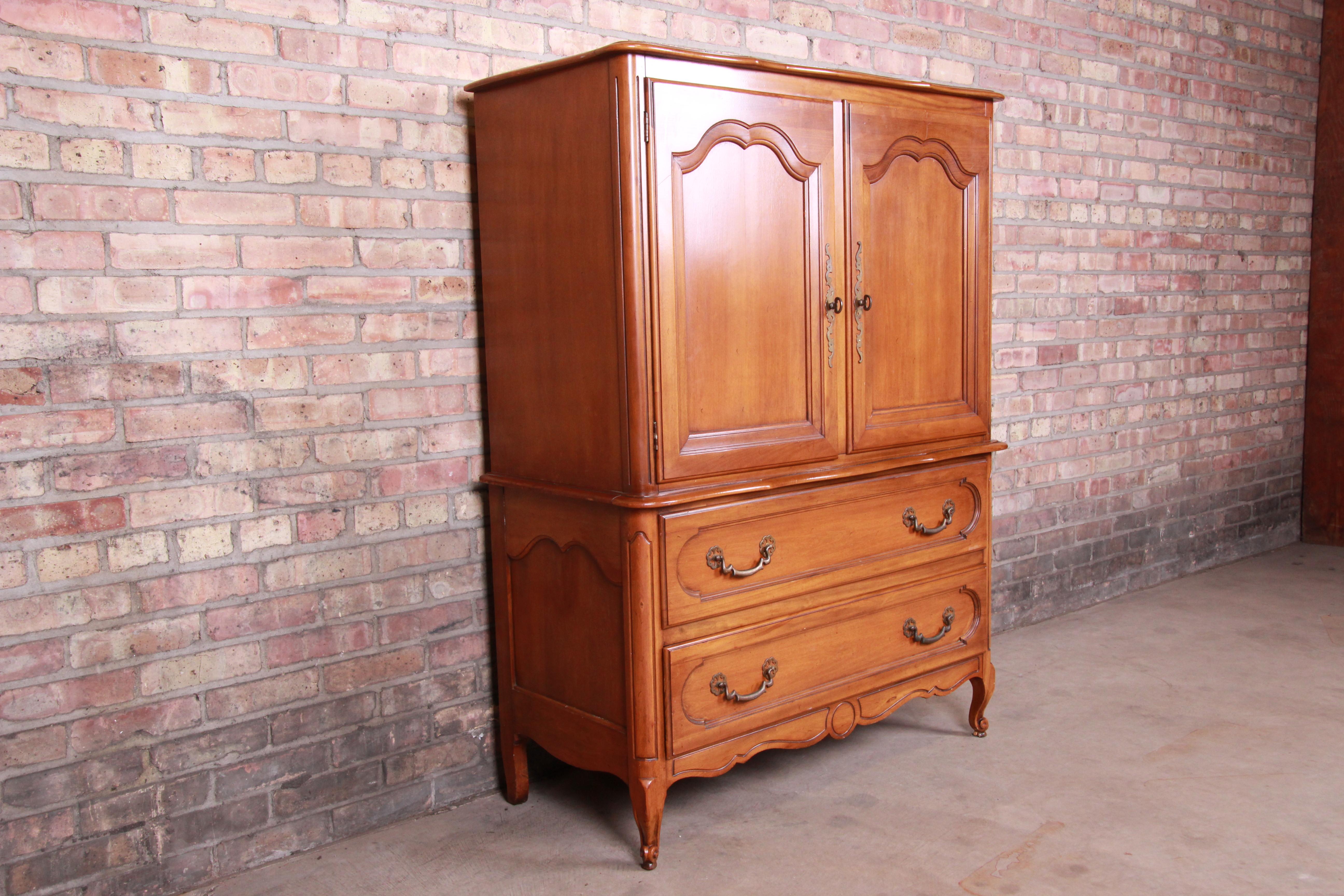 Century Furniture French Provincial Louis XV Cherry Wood Gentleman's Chest In Good Condition In South Bend, IN