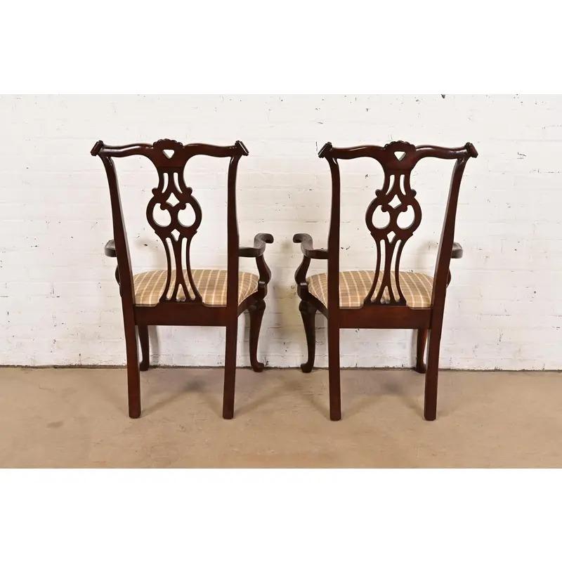 Century Furniture Georgianische geschnitzte Mahagoni Sessel oder Esszimmerstühle, Paar im Angebot 3