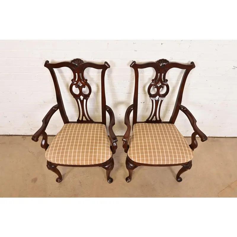 Century Furniture Georgianische geschnitzte Mahagoni Sessel oder Esszimmerstühle, Paar (Ende des 20. Jahrhunderts) im Angebot