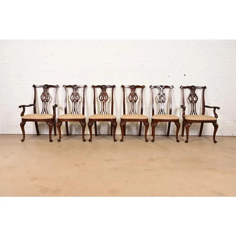 A gorgeous set of six Georgian or Queen Anne style dining chairs

By Century Furniture

USA, Circa 1980s

Solid carved mahogany frames, with upholstered seats.

Measures:
Side chairs - 20.5