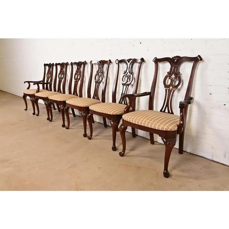 Century Furniture Georgian Carved Mahogany Dining Chairs, Set of Six (amerikanisch) im Angebot