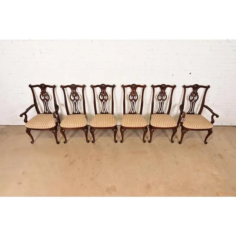 Century Furniture Georgian Carved Mahogany Dining Chairs, Set of Six (Ende des 20. Jahrhunderts) im Angebot