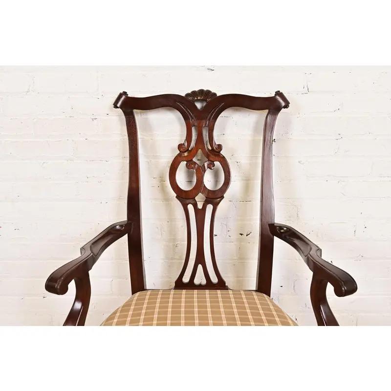 Century Furniture Georgian Carved Mahogany Dining Chairs, Set of Six (Polster) im Angebot