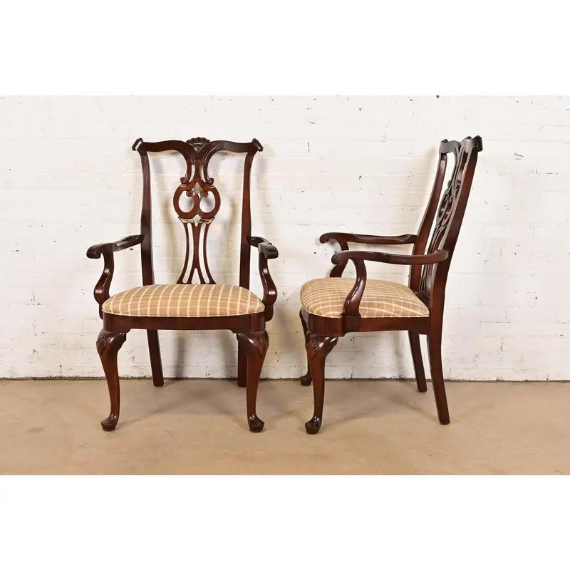 Century Furniture Georgian Carved Mahogany Dining Chairs, Set of Six im Angebot 2