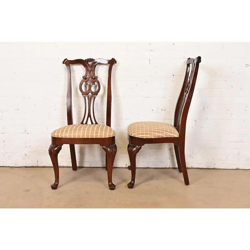 Century Furniture Georgianische geschnitzte Mahagoni Beistellstühle oder Esszimmerstühle, Paar im Angebot 3