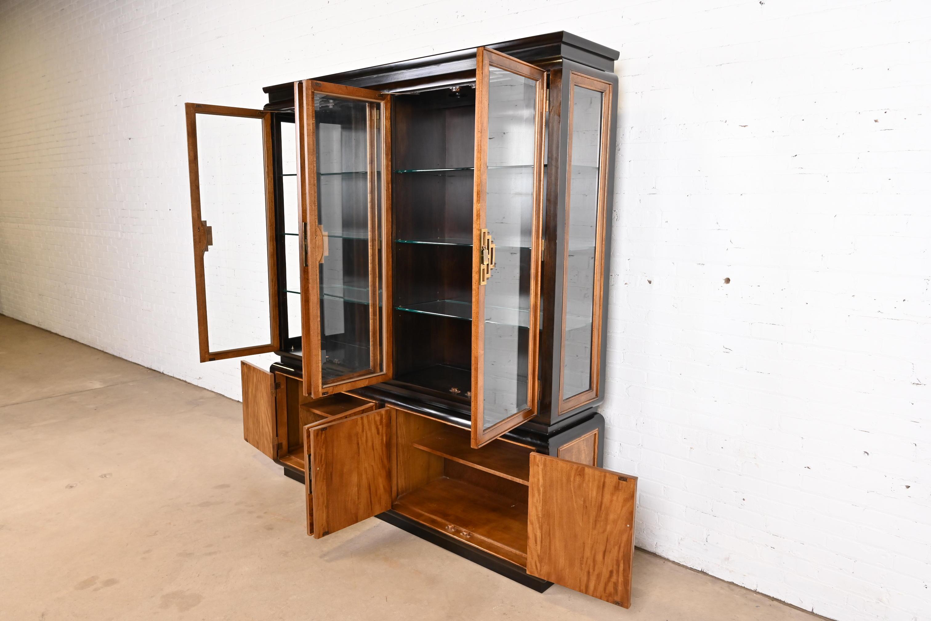 Century Furniture Hollywood Regency Chinoiserie Wurzelholz Breakfront Bücherregal aus Wurzelholz im Angebot 1