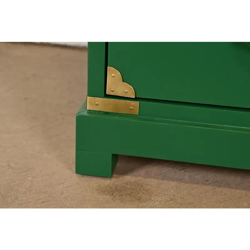 Century Furniture Hollywood Regency Cassettiera laccata, appena rifinita in vendita 6