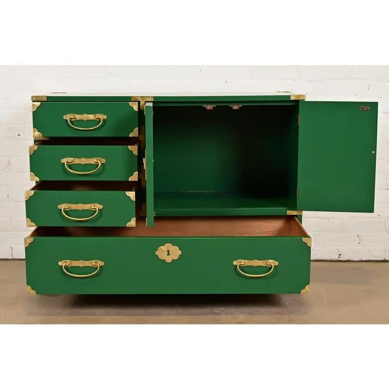 Fine XX secolo Century Furniture Hollywood Regency Cassettiera laccata, appena rifinita in vendita