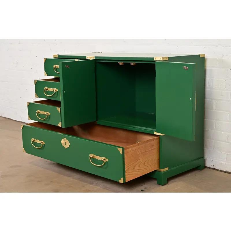 Ottone Century Furniture Hollywood Regency Cassettiera laccata, appena rifinita in vendita