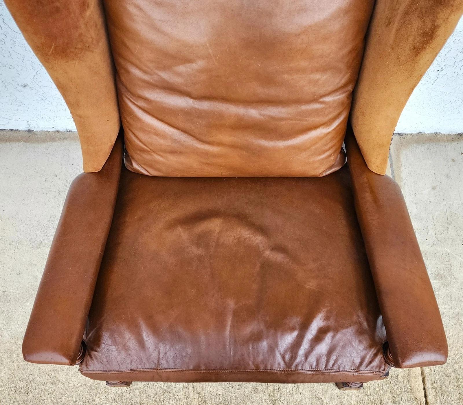 Century Furniture Fauteuil club en cuir à dossier large en vente 4