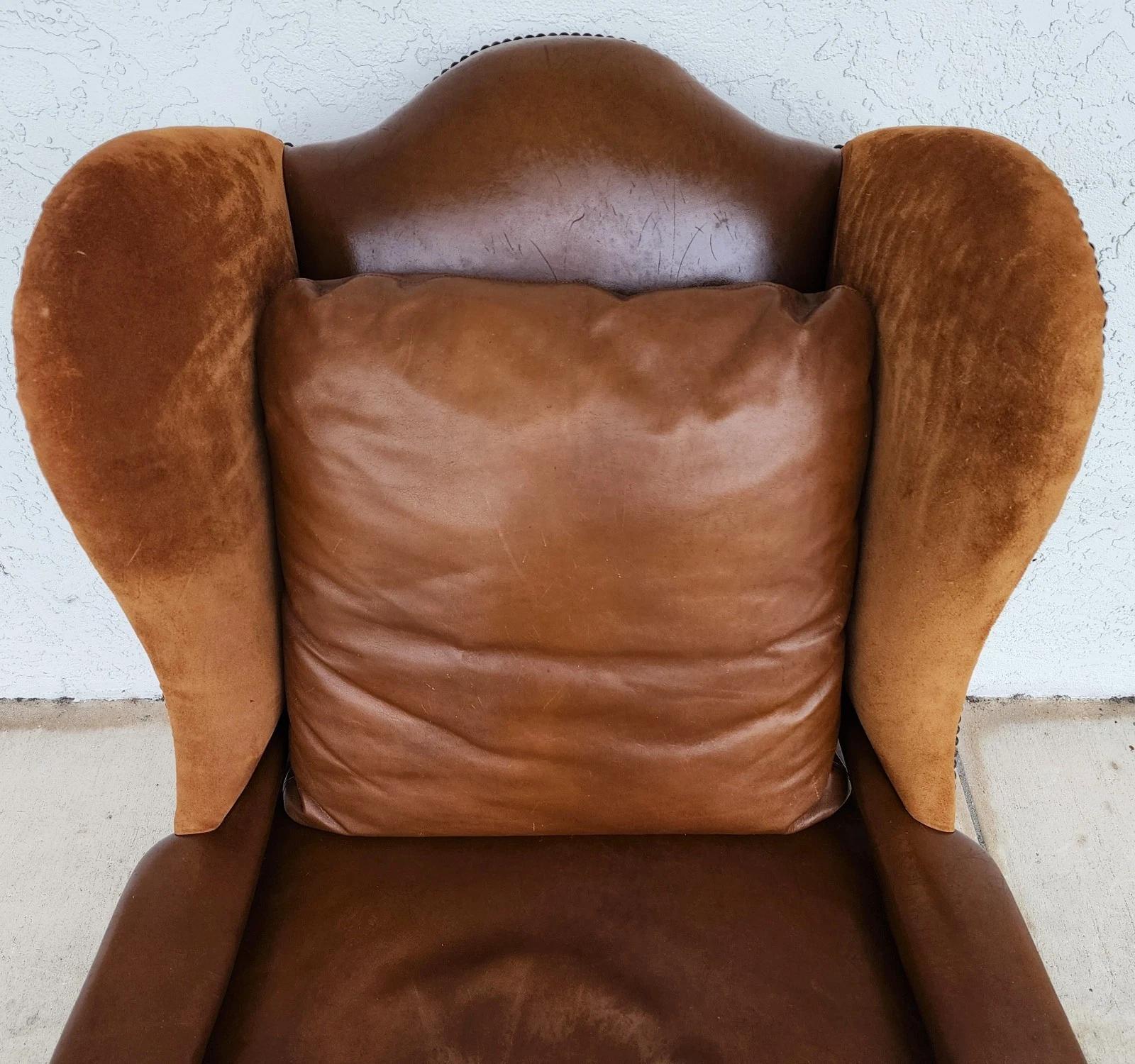 Century Furniture Fauteuil club en cuir à dossier large en vente 5