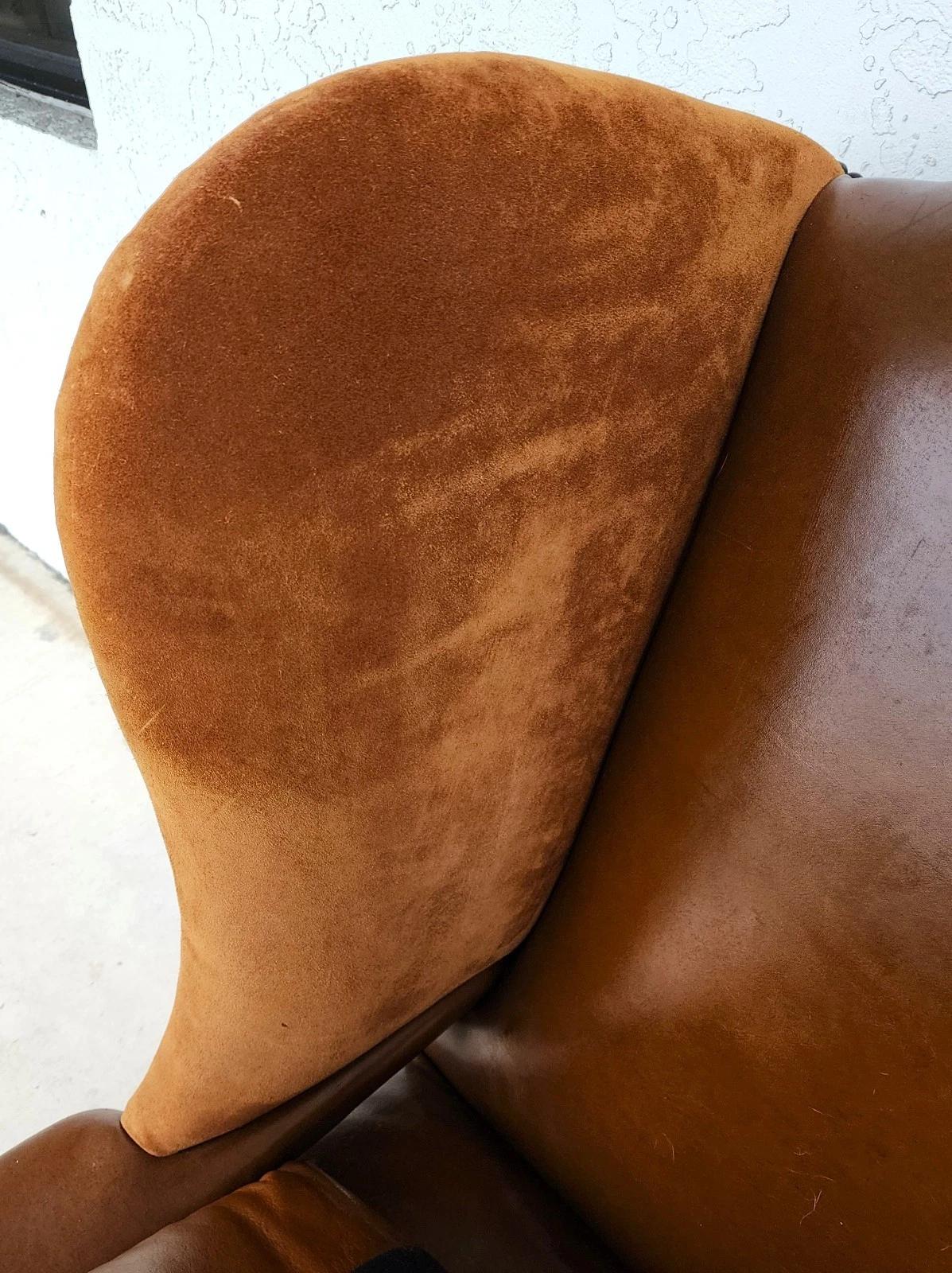 Century Furniture Fauteuil club en cuir à dossier large en vente 7