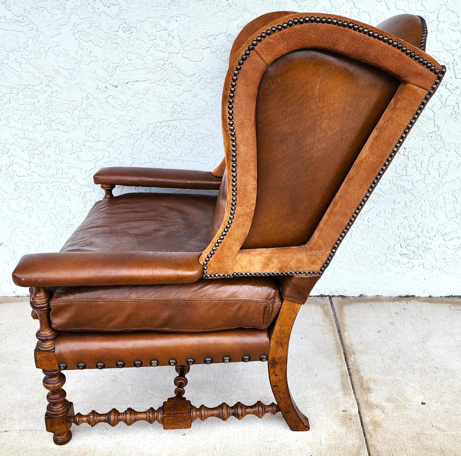 Century Furniture Fauteuil club en cuir à dossier large en vente 8