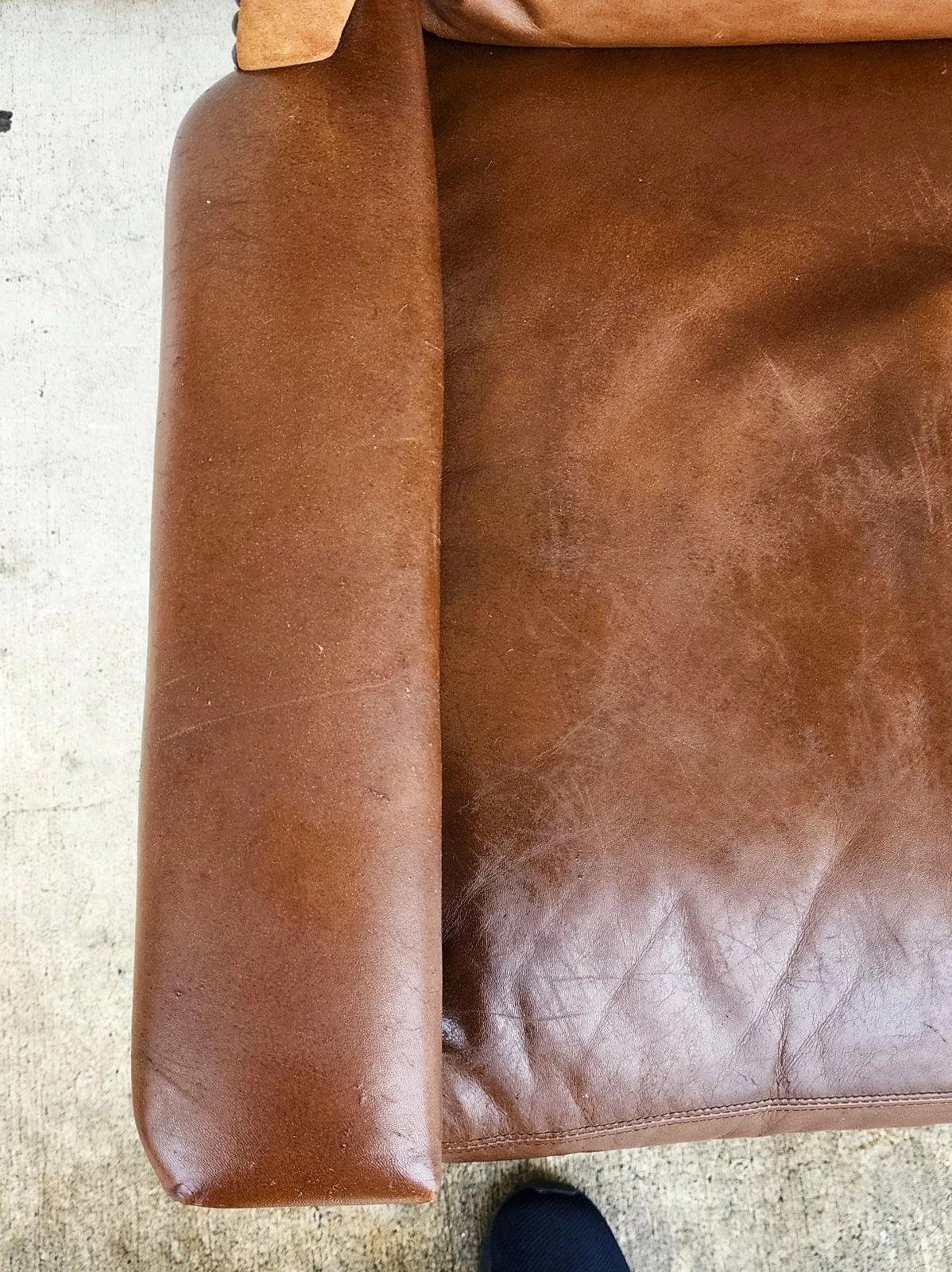 Century Furniture Fauteuil club en cuir à dossier large en vente 13