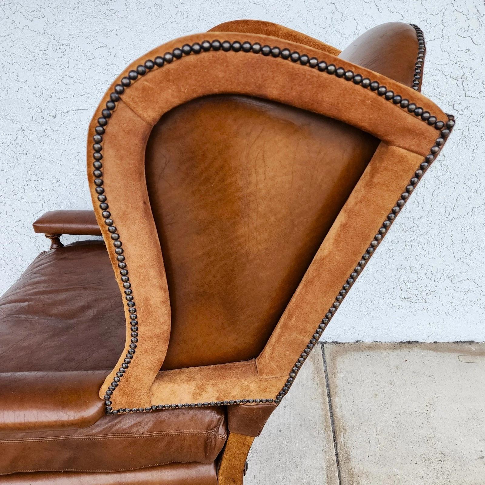 Century Furniture Fauteuil club en cuir à dossier large Bon état - En vente à Lake Worth, FL