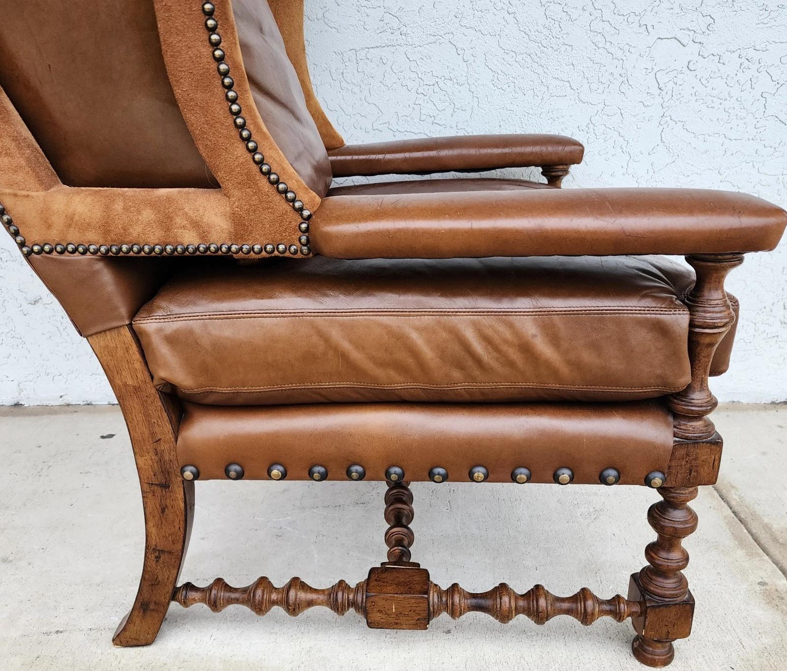 Century Furniture Fauteuil club en cuir à dossier large en vente 1