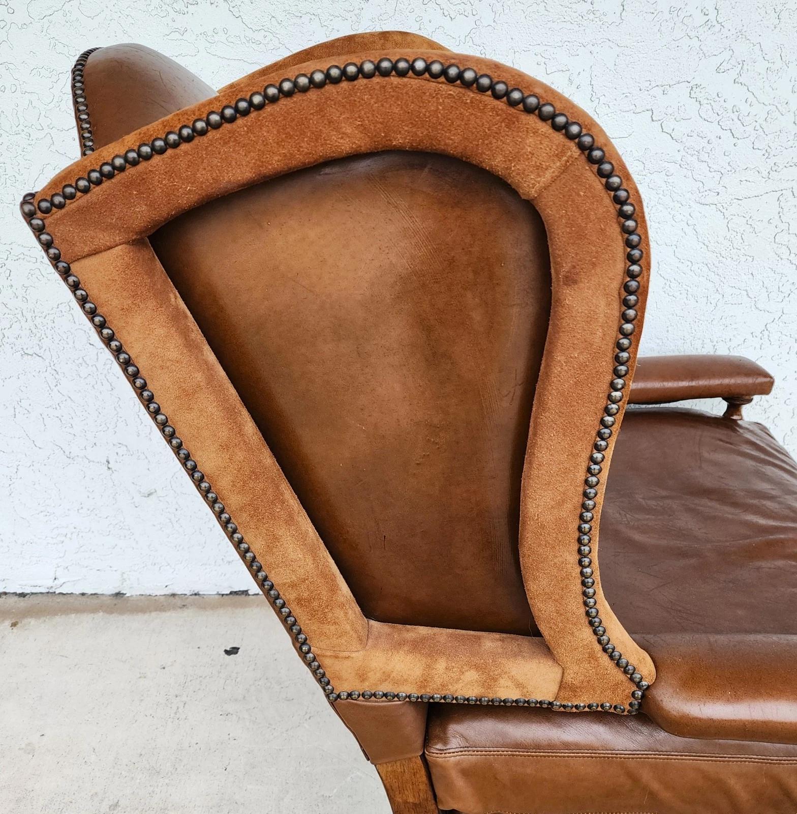 Century Furniture Fauteuil club en cuir à dossier large en vente 2