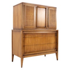 Century Furniture MCM Noyer et Canne Highboy Dresser Armoire Gentleman's Chest