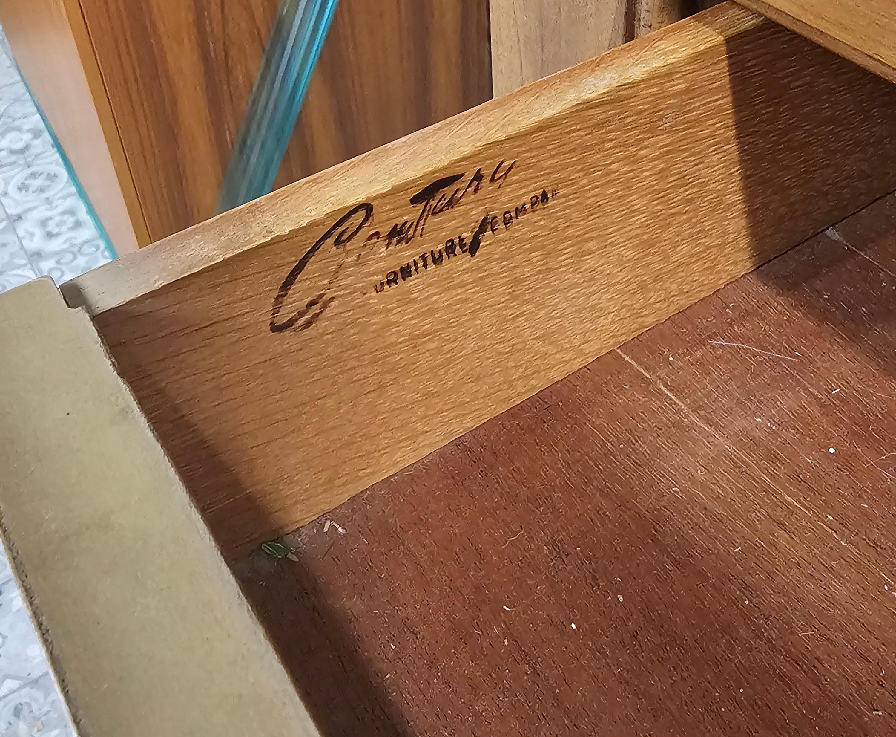 Century Furniture Mitte 20.Jh. Italienische Kommode aus toskanischem Nussbaum und Messing im Angebot 3