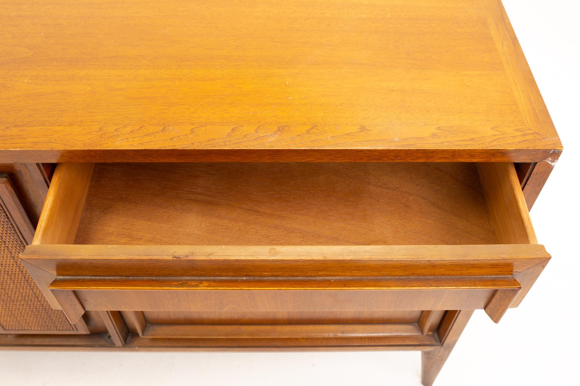 Century Furniture Midcentury 9-Drawer Lowboy Dresser In Good Condition In Franklin Park, IL
