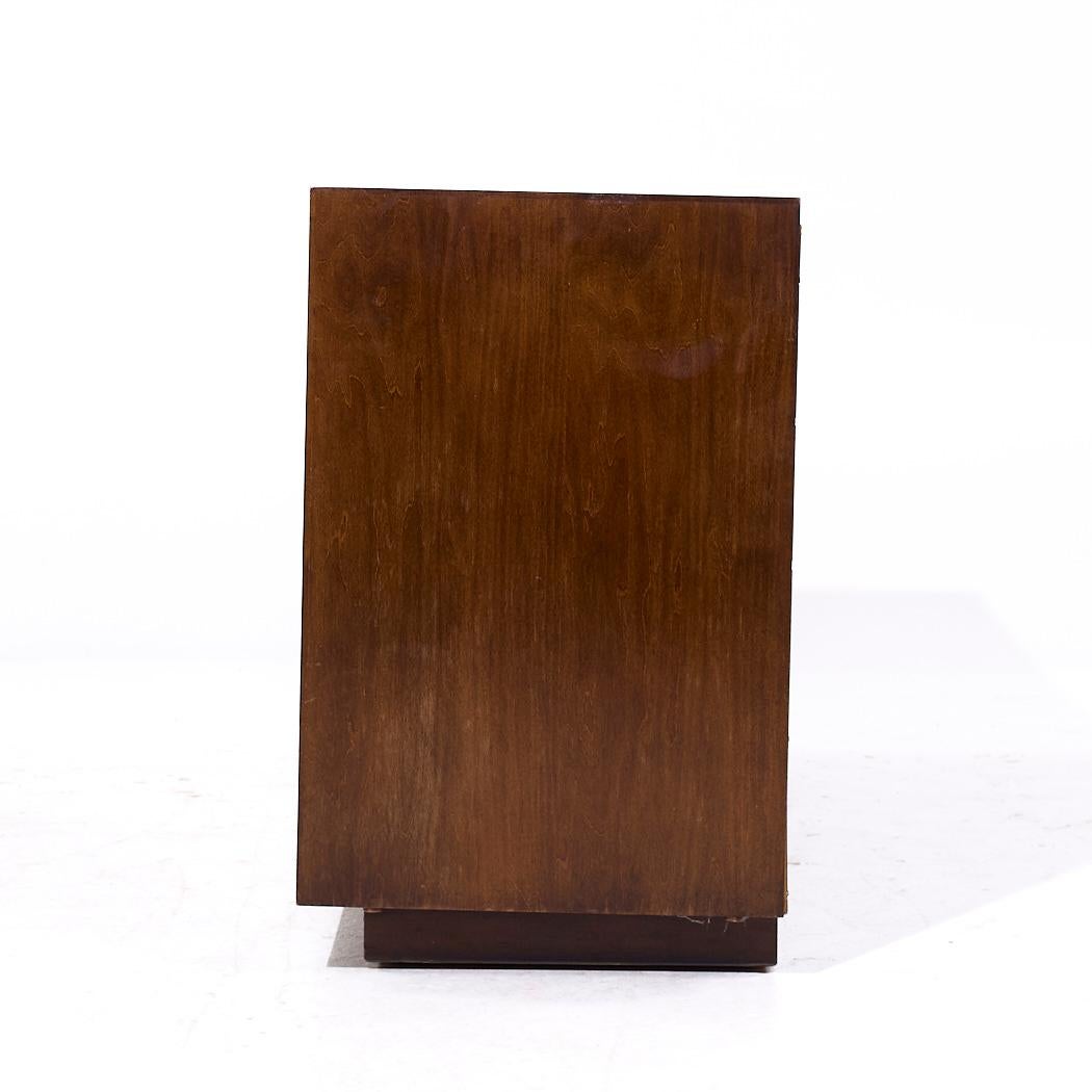 Century Furniture Mid Century Wurzelholz und Messing Credenza im Zustand „Gut“ im Angebot in Countryside, IL