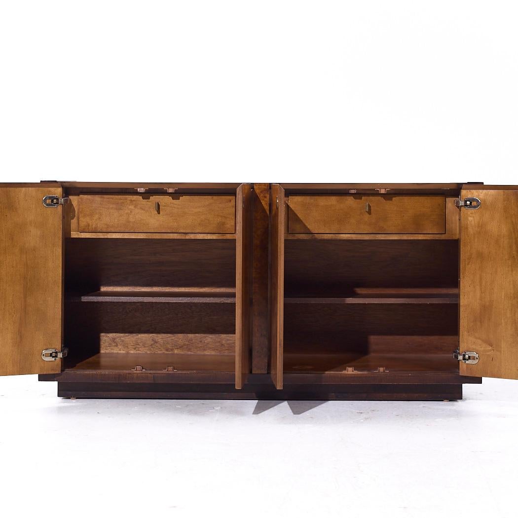 Century Furniture Mid Century Wurzelholz und Messing Credenza im Angebot 1