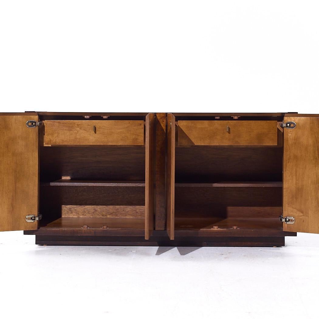 Century Furniture Mid Century Wurzelholz und Messing Credenza im Angebot 3