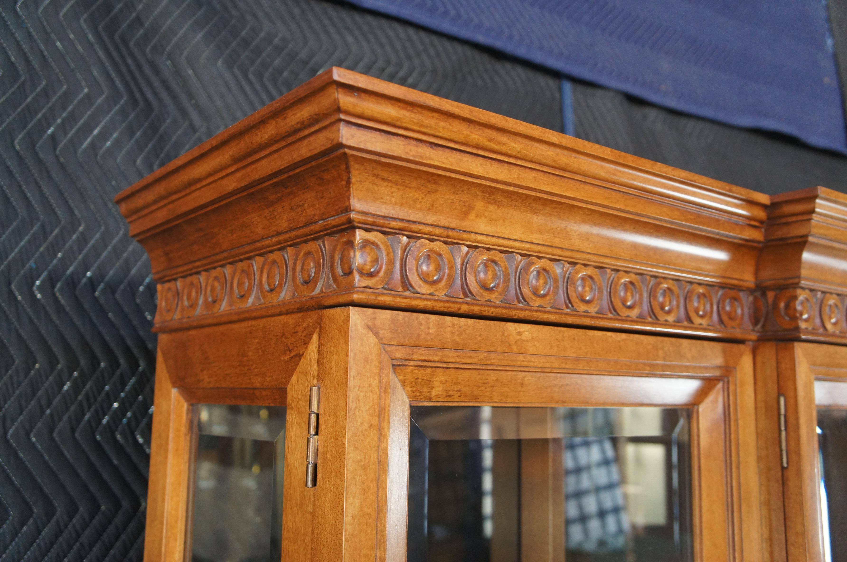 Century Furniture Neoclassical Maple Breakfront China Display Cabinet Cupboard In Good Condition In Dayton, OH