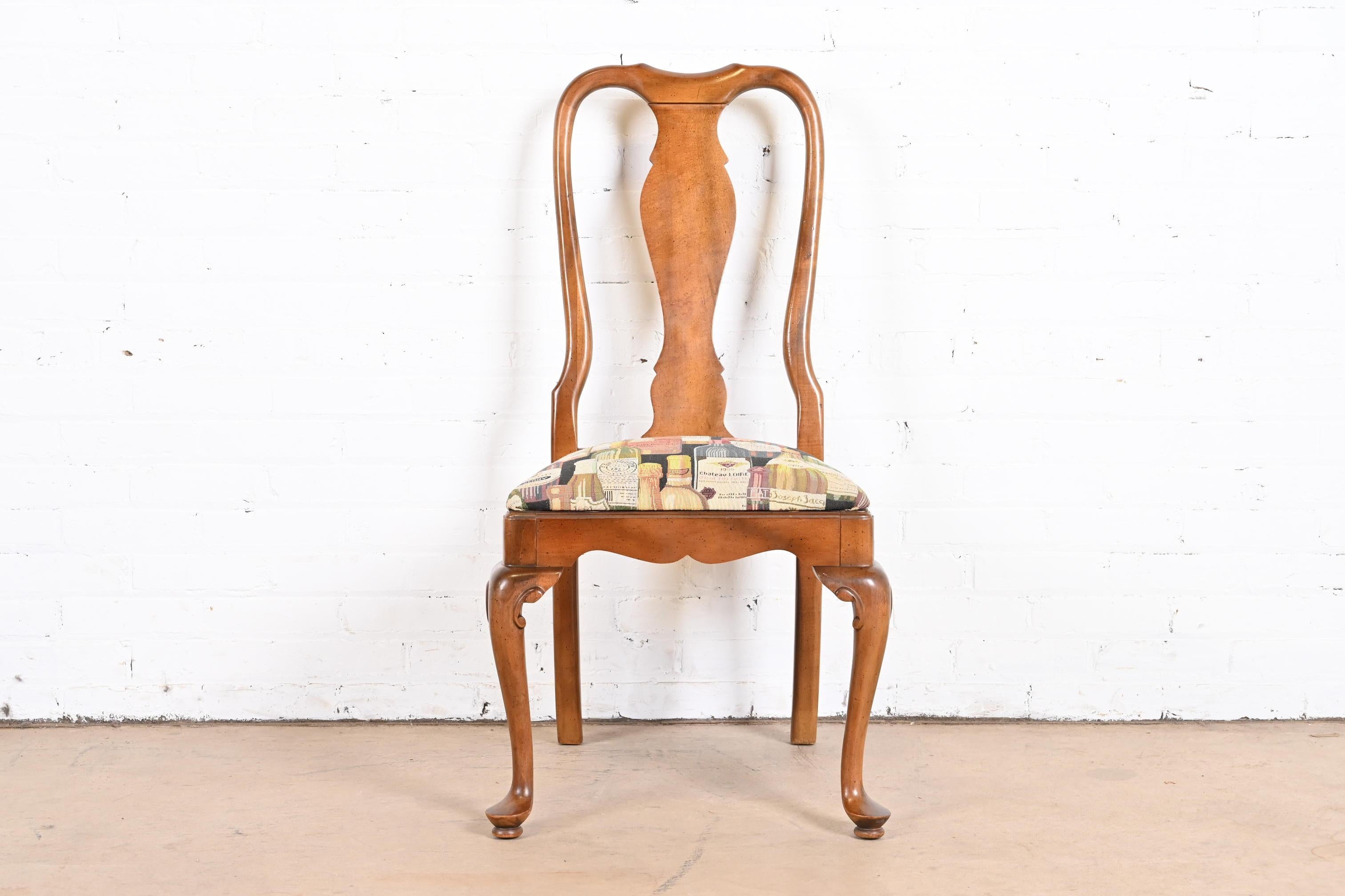 Américain Chaise d'appoint en acajou sculpté Queen Anne de Century Furniture en vente