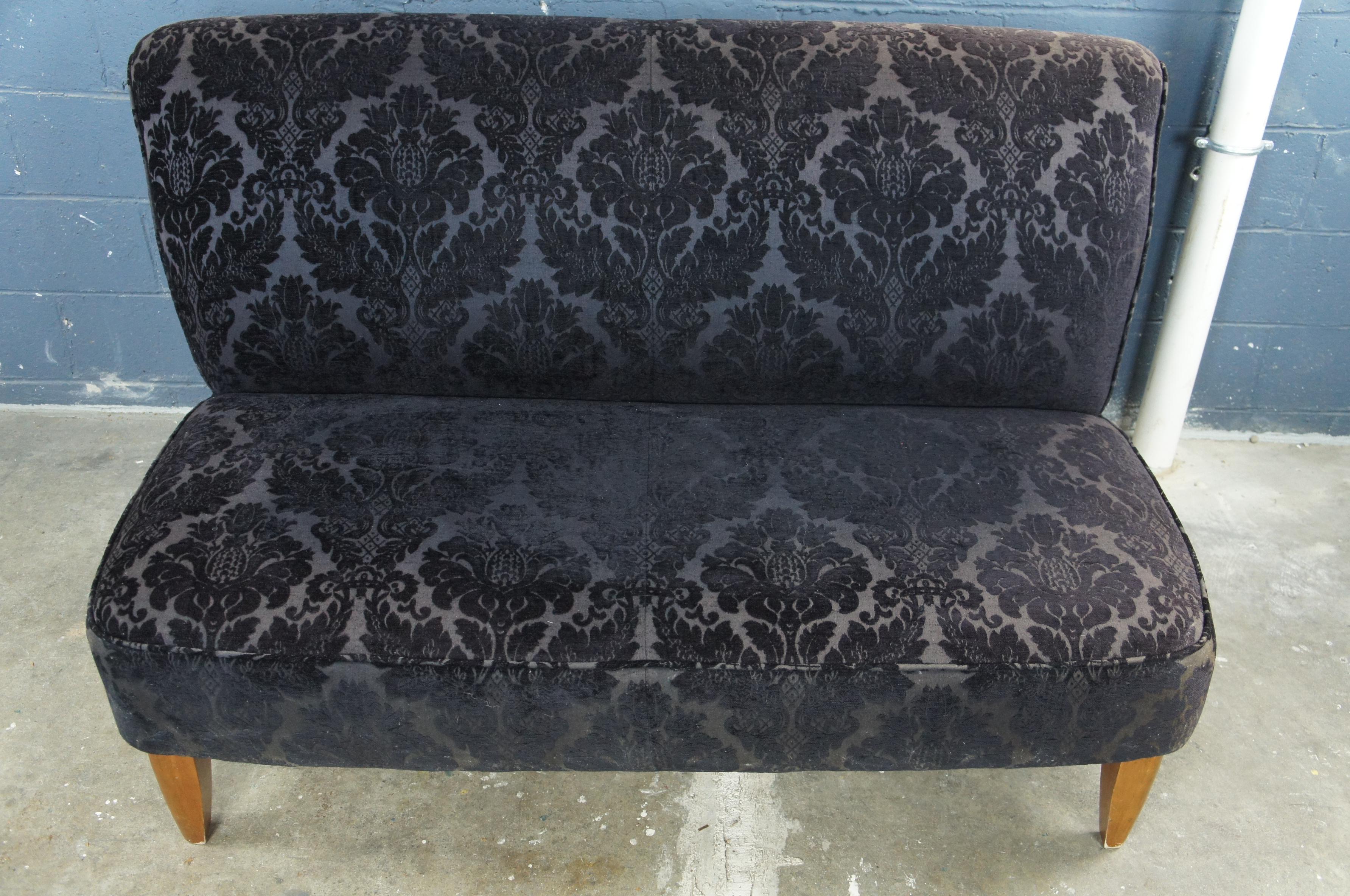 Century Furniture Signature Settee Französisch inspirierte schwarze geschwungene Loveseat Elkins (20. Jahrhundert) im Angebot