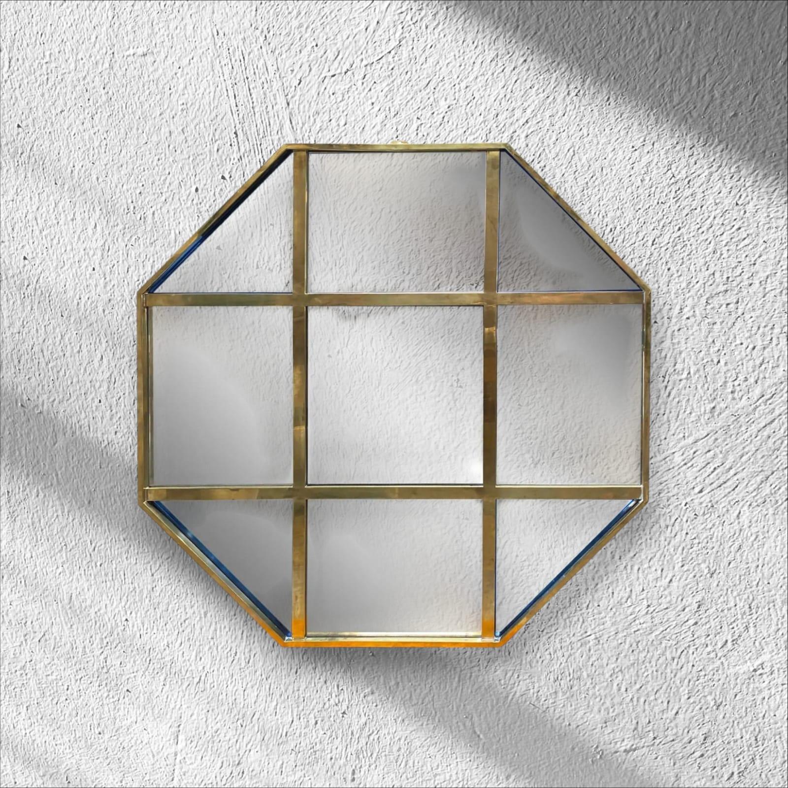 Sculpté à la main Century Modern Octagonal Wall Mirror en vente