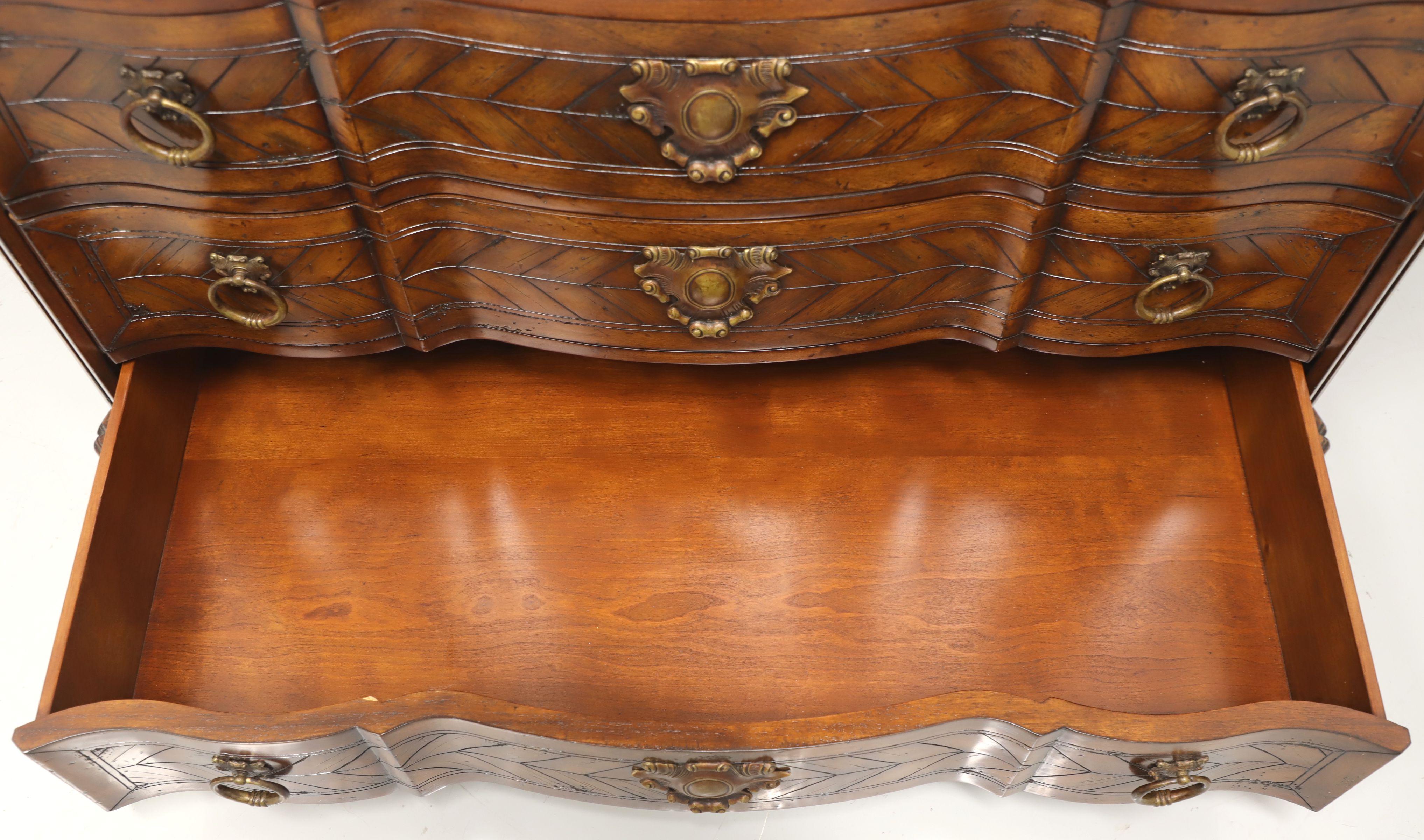 Commode en parqueterie rustique Monarch du XXe siècle 1