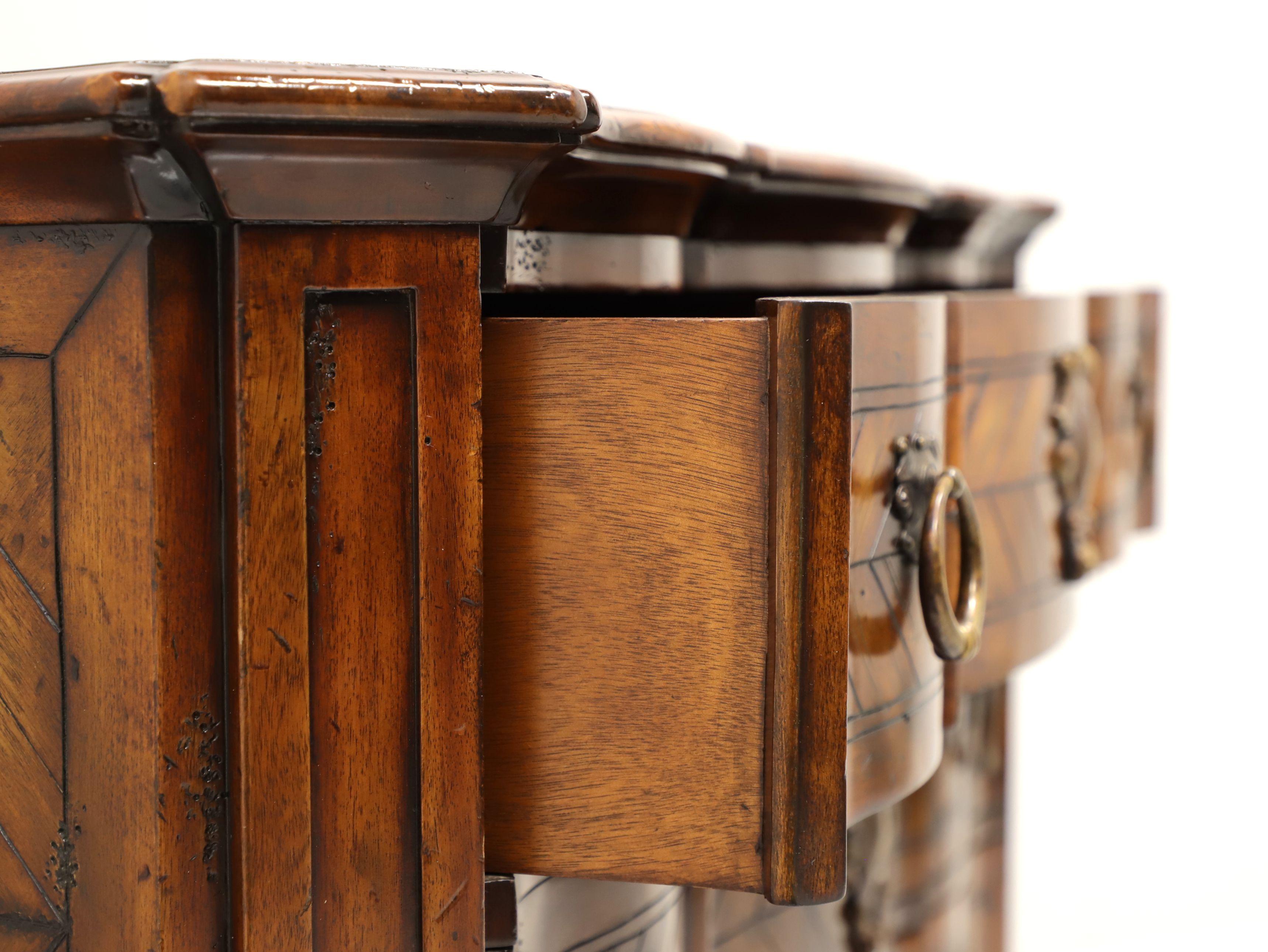 Commode en parqueterie rustique Monarch du XXe siècle 2