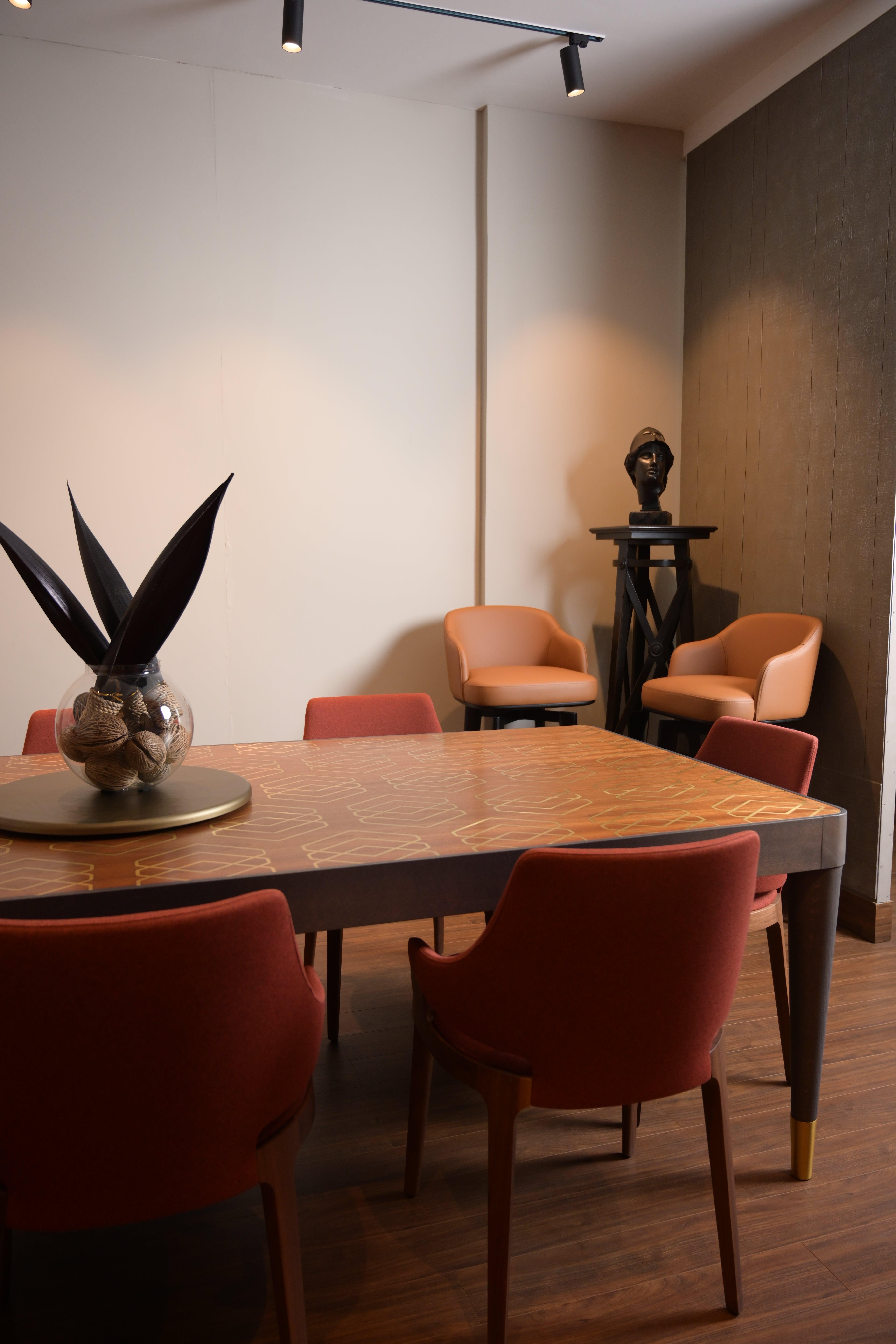 Italian CENTURY Rectangular Dining Table in Solid Oak with Geometrical Rhombus Inlay For Sale