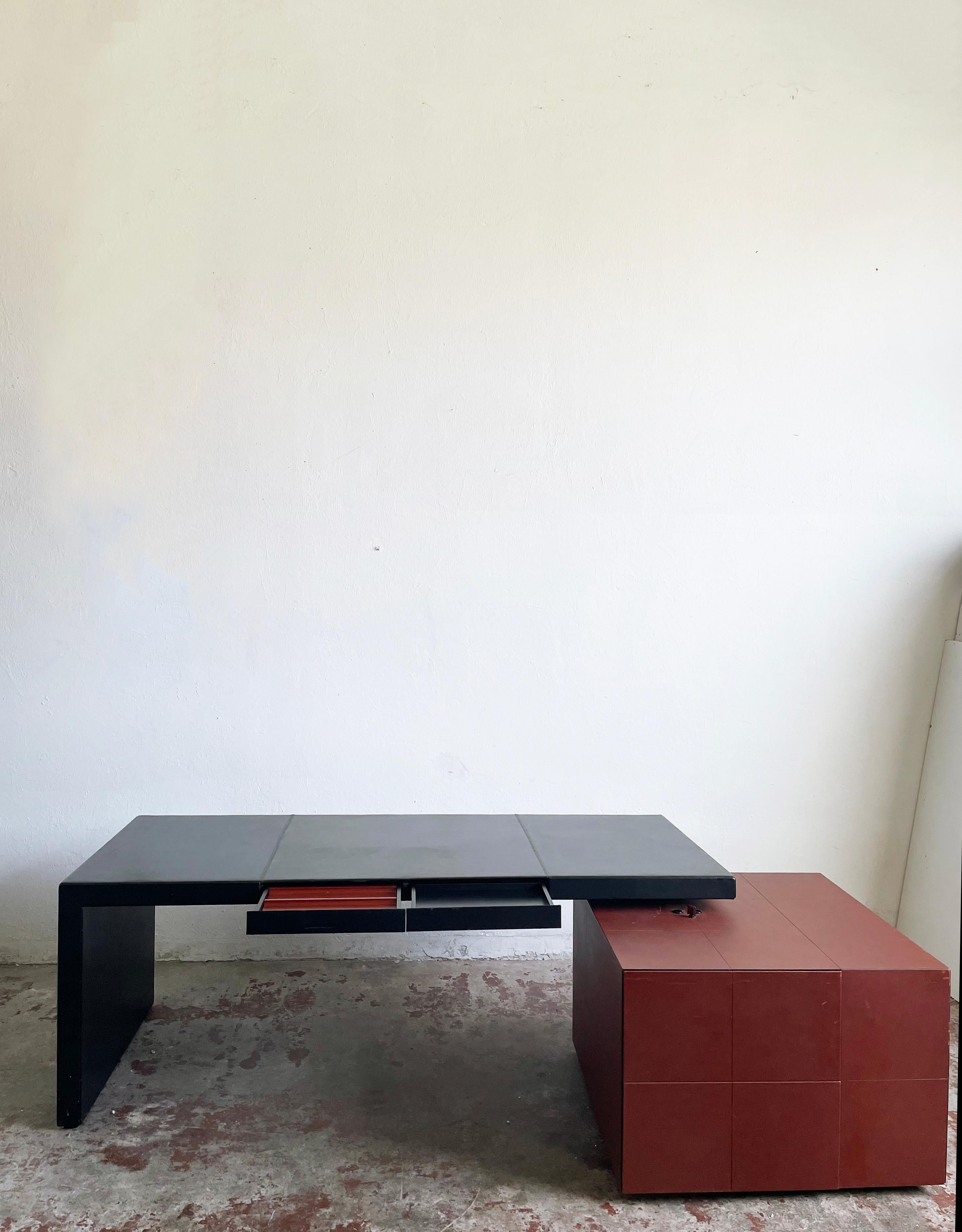 C.E.O. Cube Leather Desk Designed by Lella & Massimo Vignelli for Poltrona Frau For Sale 3