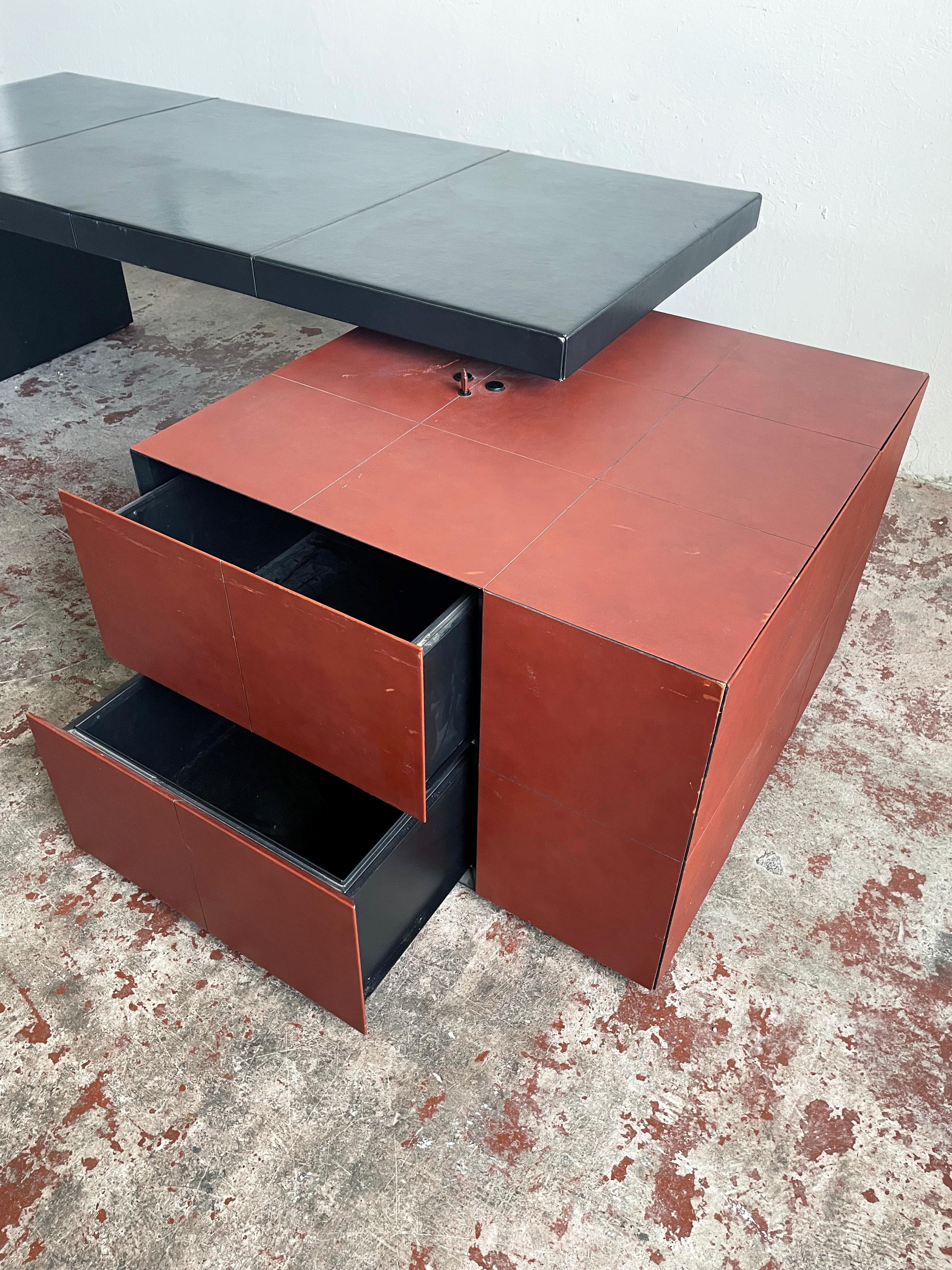 C.E.O. Cube Leather Desk Designed by Lella & Massimo Vignelli for Poltrona Frau For Sale 5