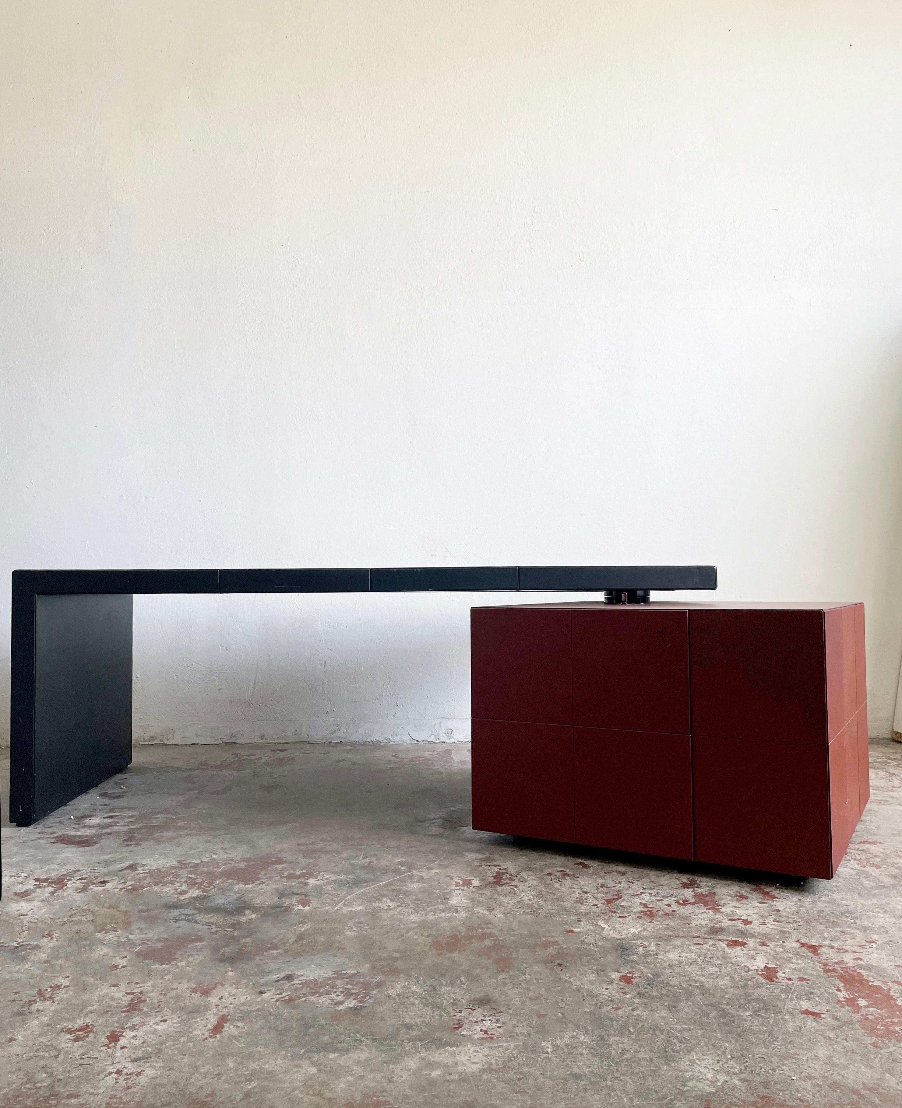 Italian C.E.O. Cube Leather Desk Designed by Lella & Massimo Vignelli for Poltrona Frau For Sale