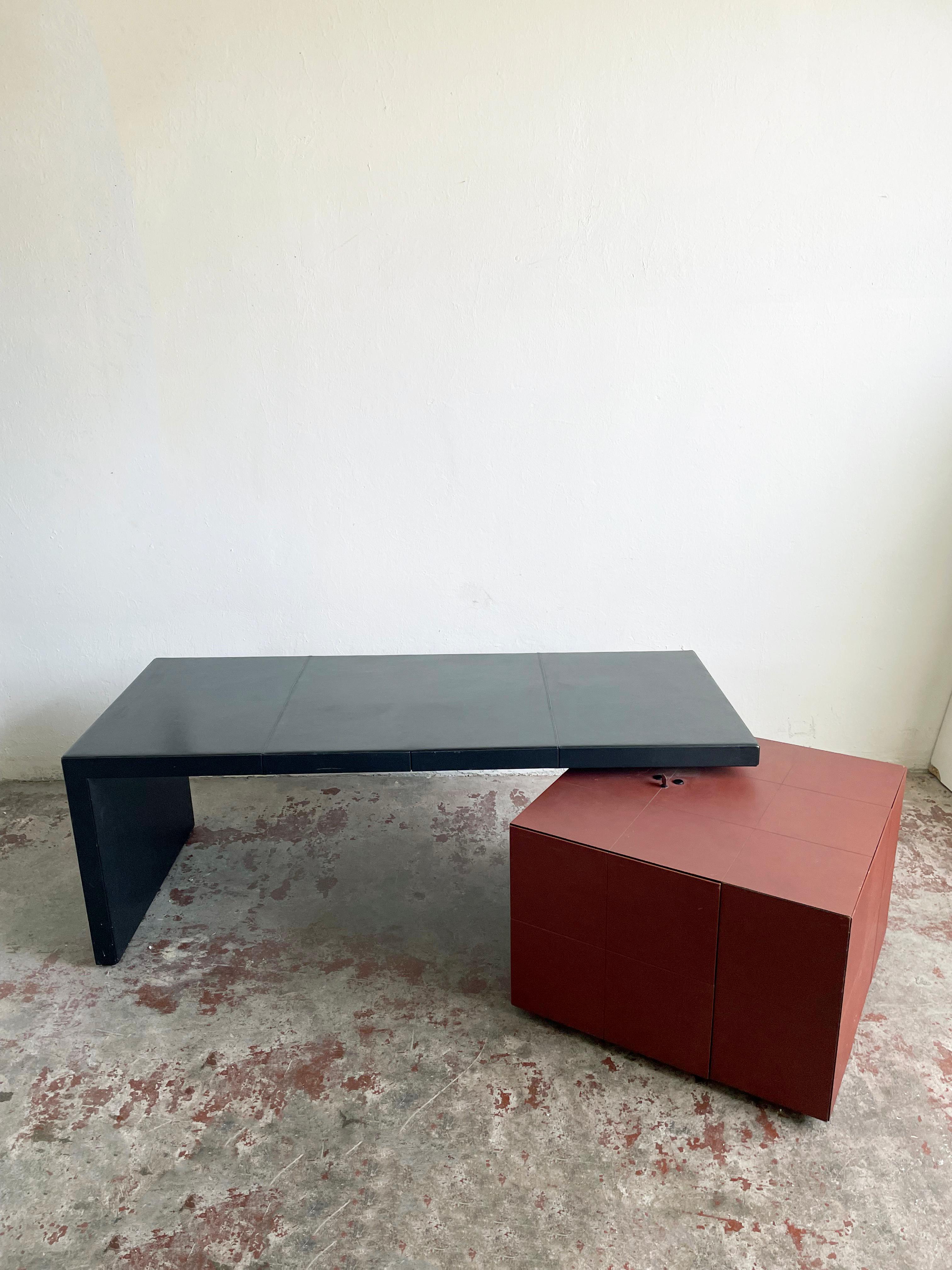 C.E.O. Cube Leather Desk Designed by Lella & Massimo Vignelli for Poltrona Frau In Good Condition For Sale In Zagreb, HR