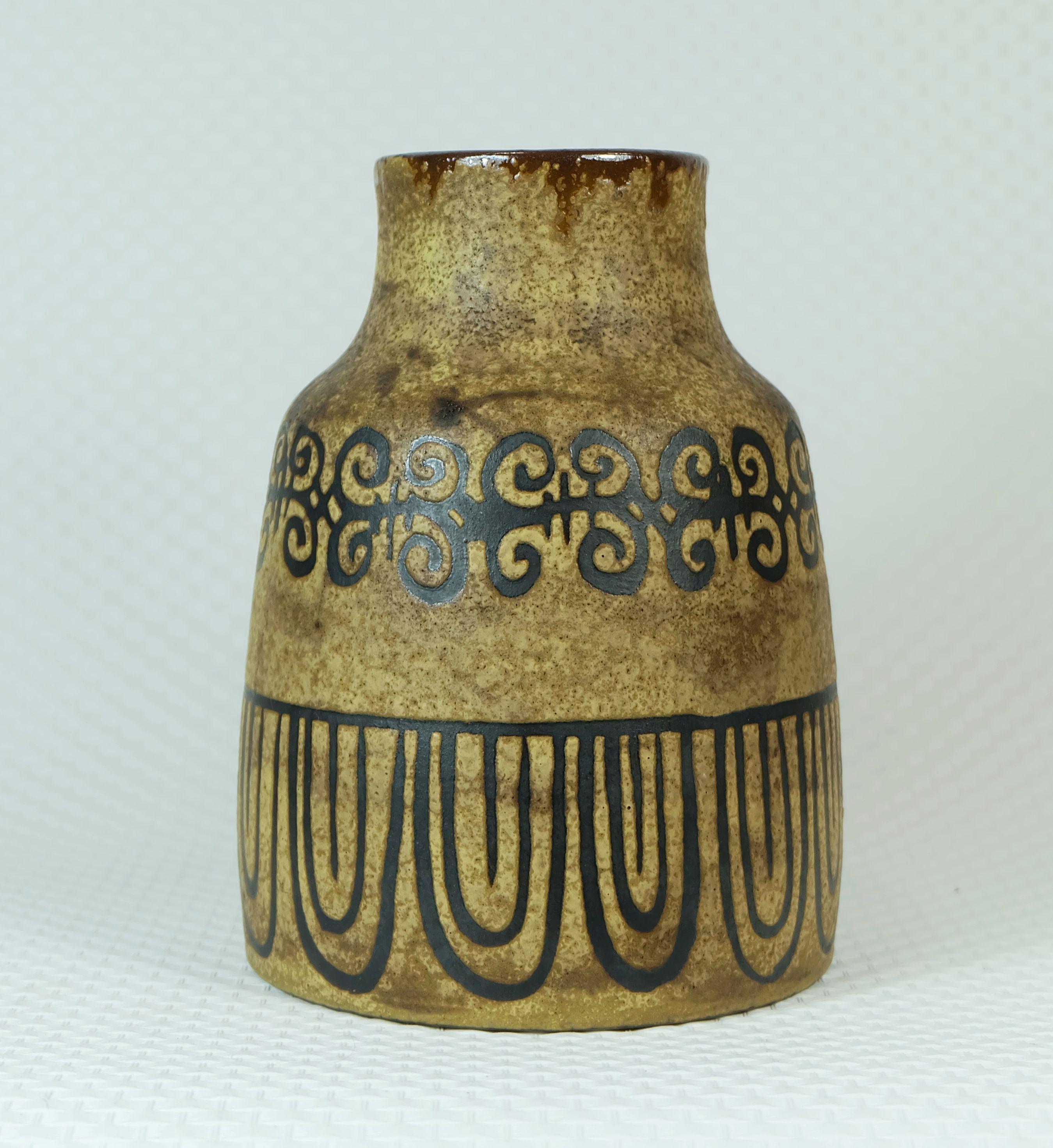 Magnifique vase en céramique de l'ouest de l'Allemagne fabriqué par Ceramano avec le décor 