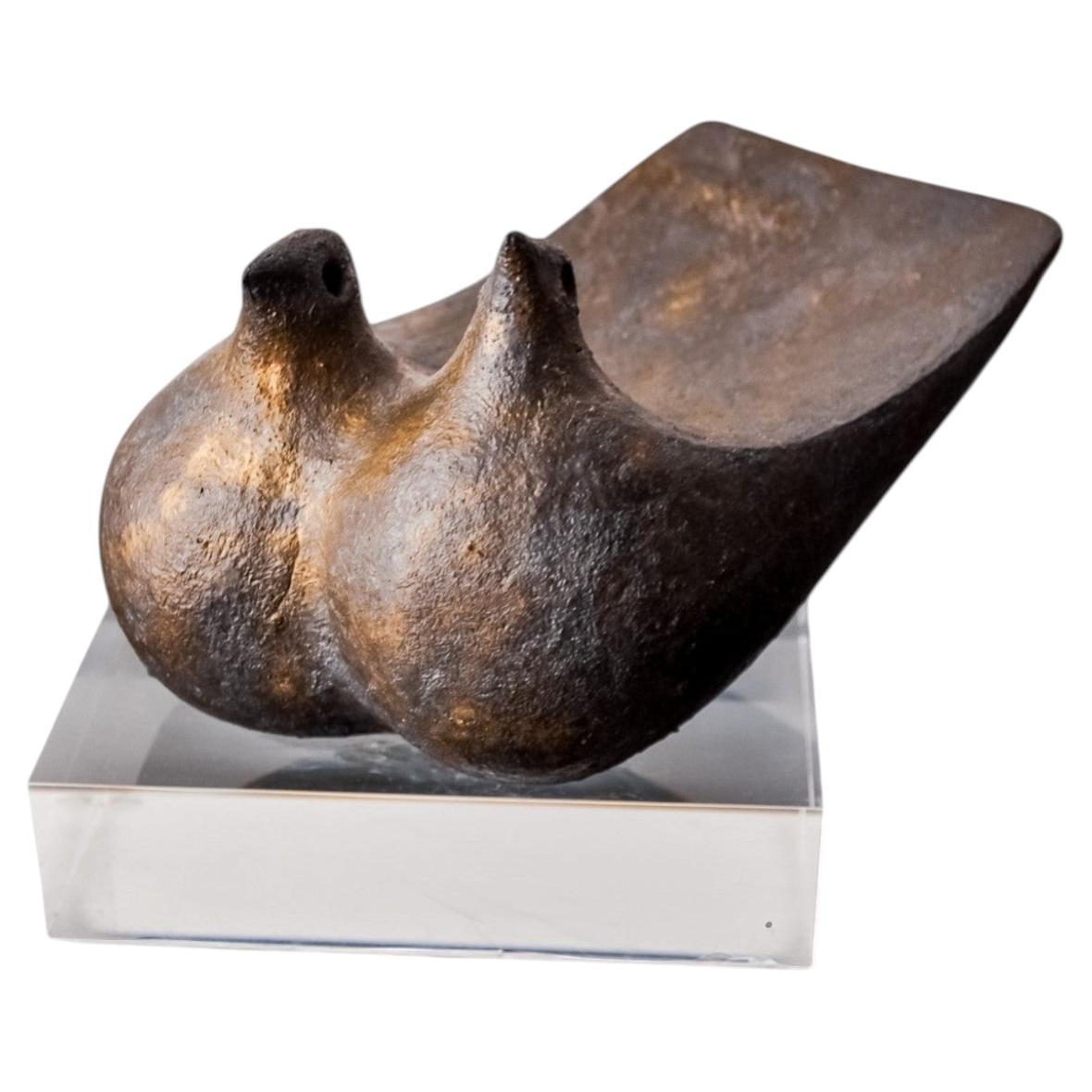 What is the difference between antique and antic?