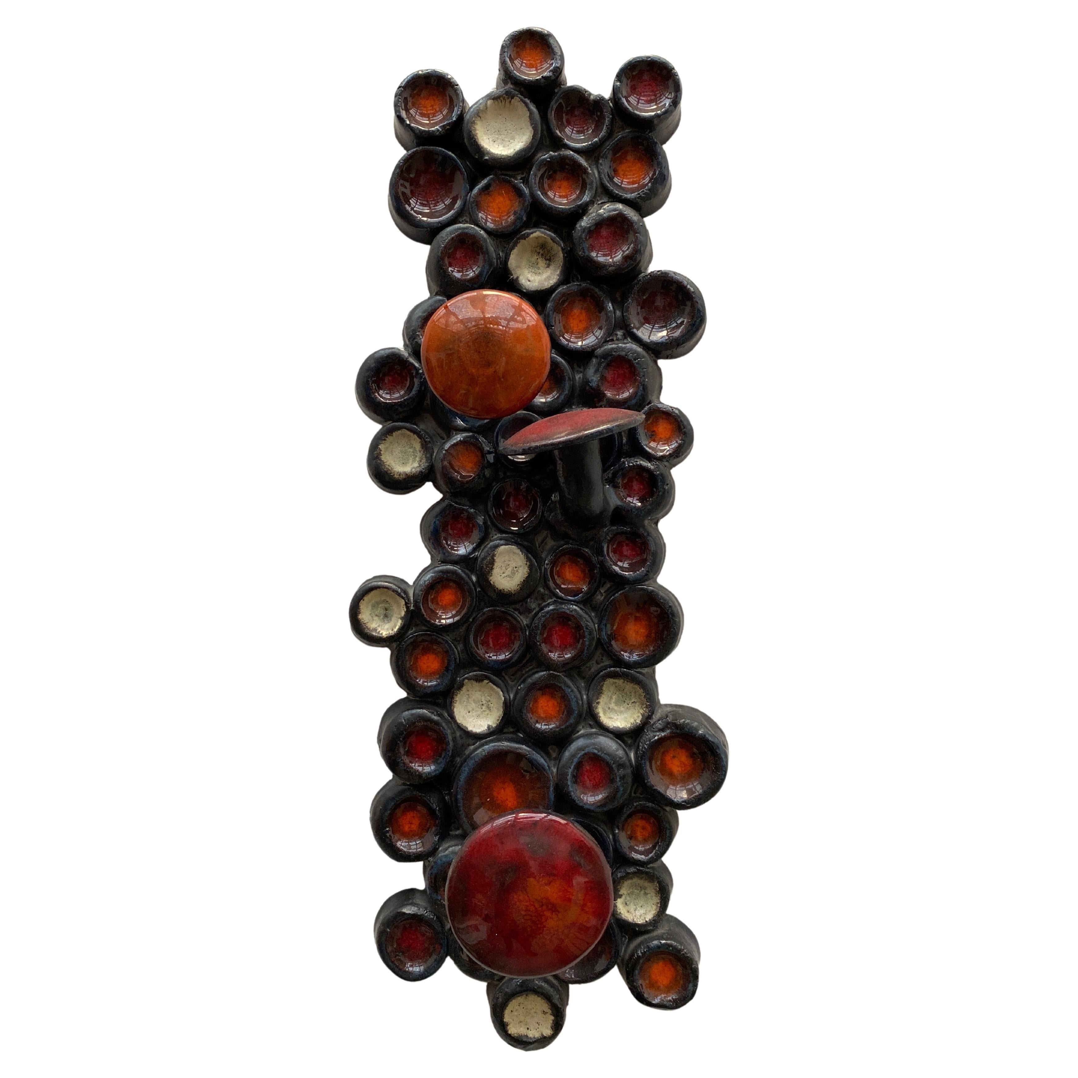 Bellissima scultura da parete in ceramica colorata con dettagli di natura organica con funghi e muschi astratti, disegnata da Paul Vermeire per Perignem, Belgio, anni '60.
Paul Vermeire era un artista belga che viveva e lavorava a Ostenda. La sua