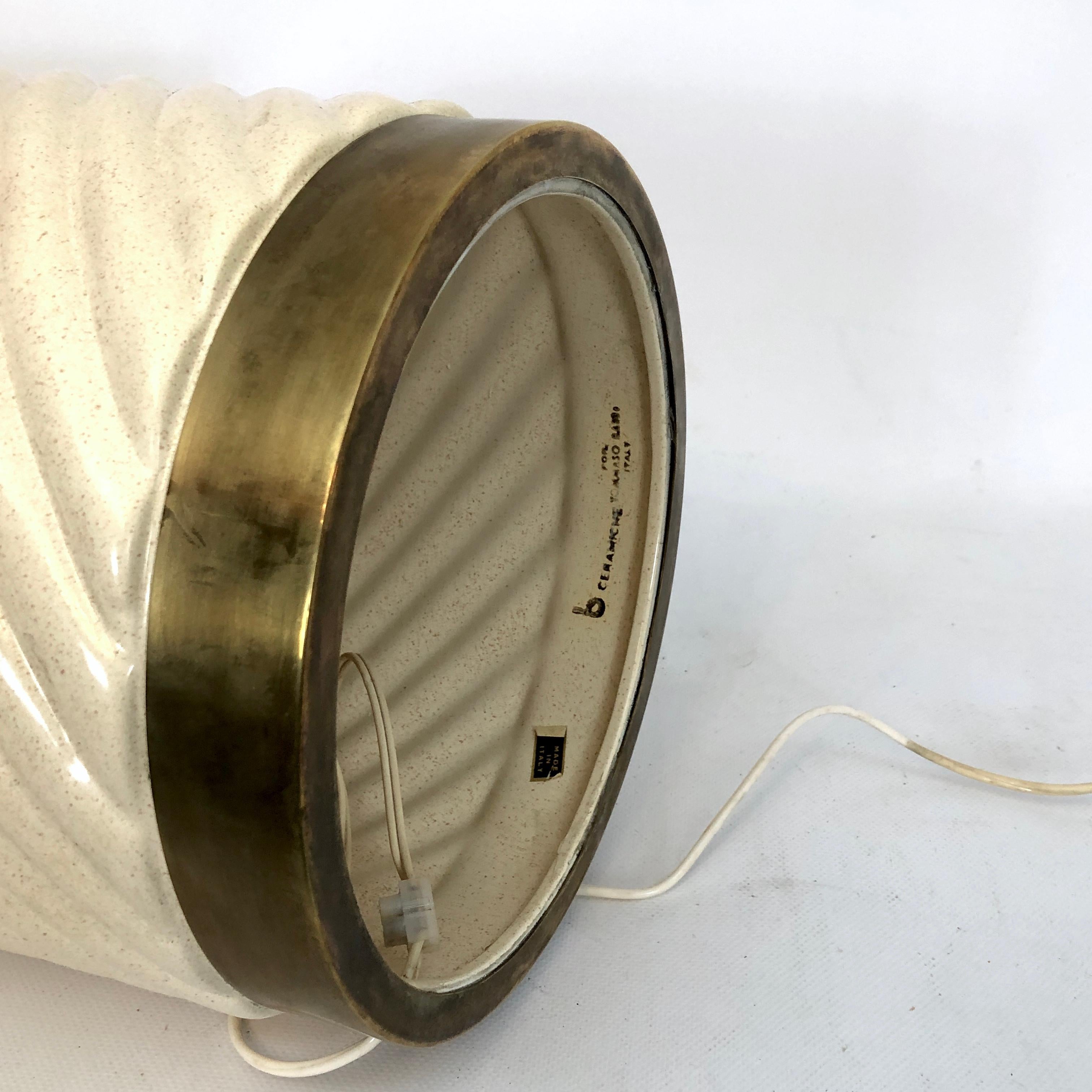 Tischlampe aus Keramik und Messing von Tommaso Barbi, 1970er Jahre 4