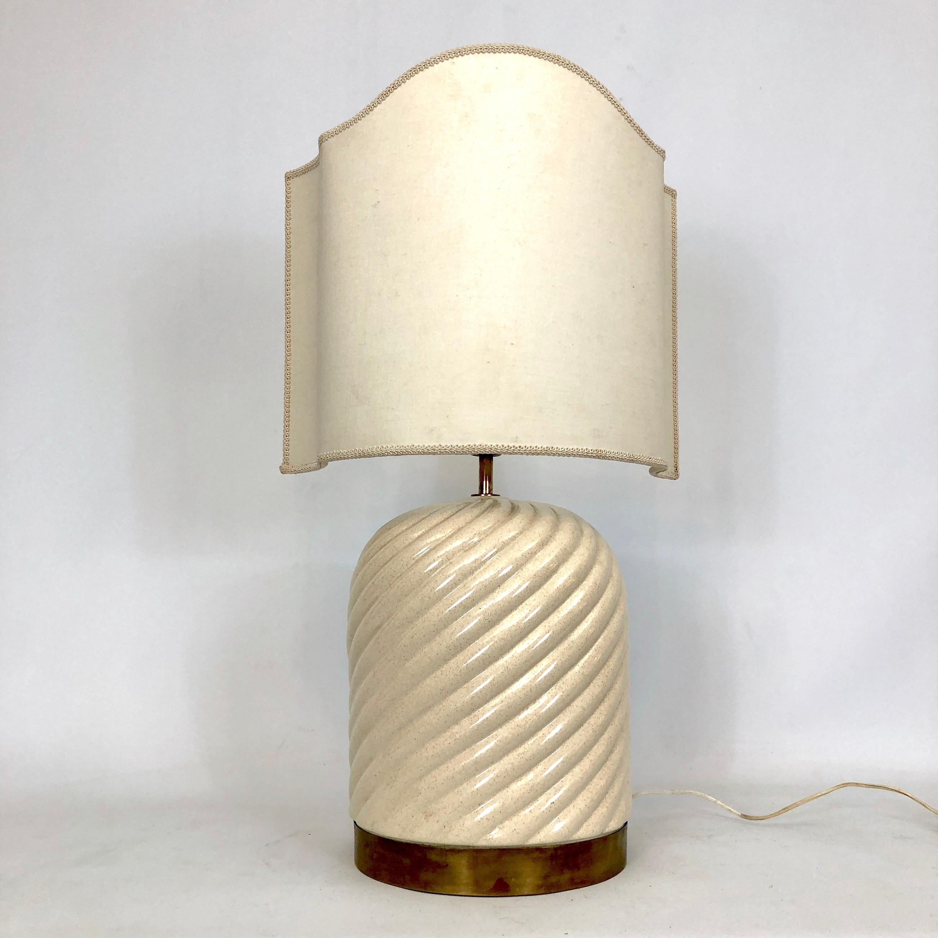 Tischlampe aus Keramik und Messing von Tommaso Barbi, 1970er Jahre (Moderne der Mitte des Jahrhunderts)